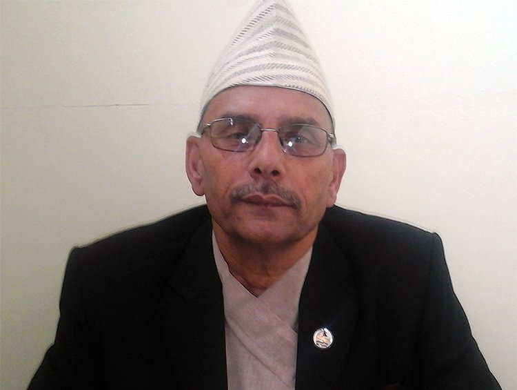 पूर्वमन्त्री थानीद्वारा स्वास्थ्य सामग्री सहयोग