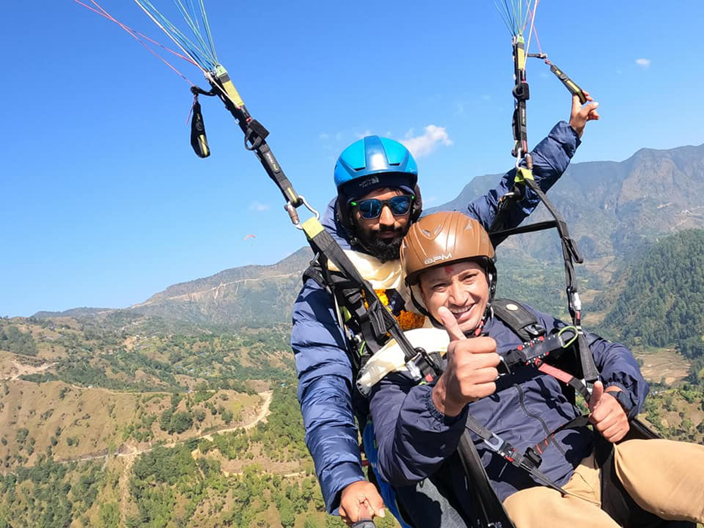 प्याराग्लाइडिङमा रमाउँदै आन्तरिक पर्यटक