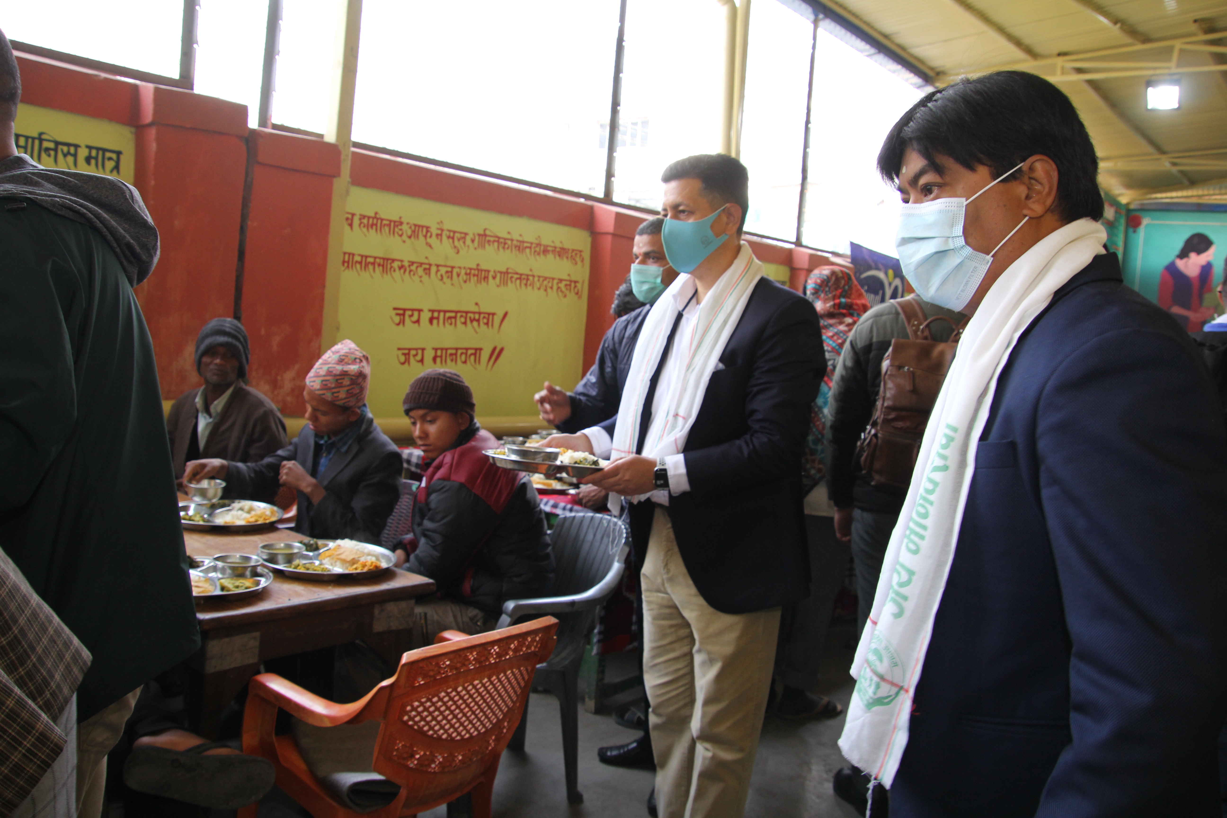नेशनल लाईफ ३५ औं वर्षमा प्रवेश, ३४ बृद्ध आश्रमहरुमा खाना खुवाउने कार्यक्रम सम्पन्न