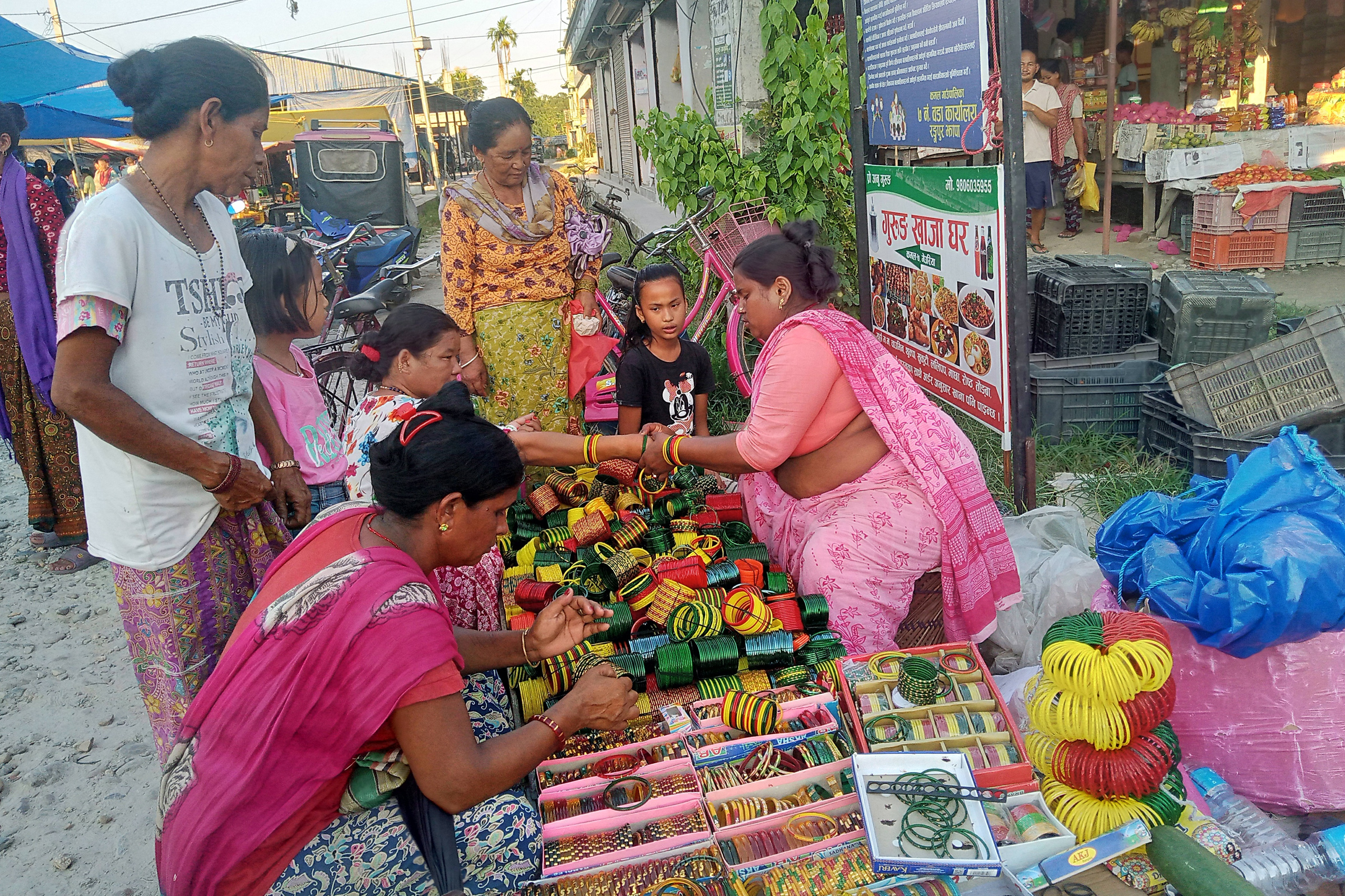 साउनमा बर्तालु चुरा लगाउँदै
