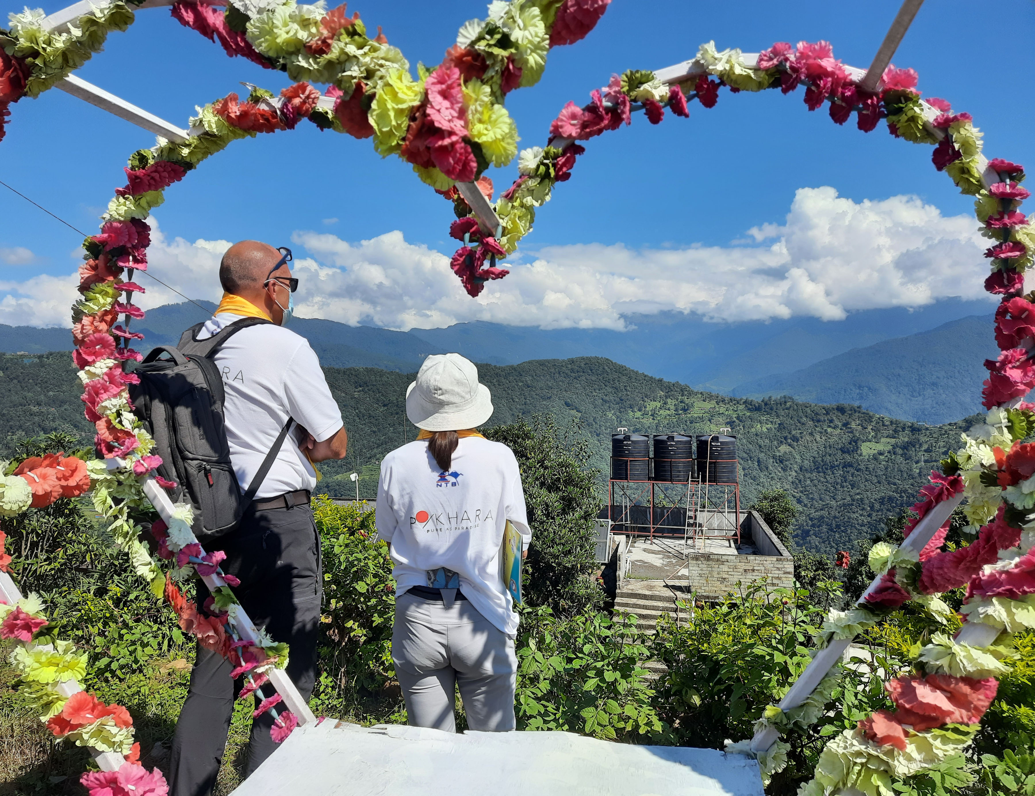 हिमाली क्षेत्र  अवलोकन गर्दै