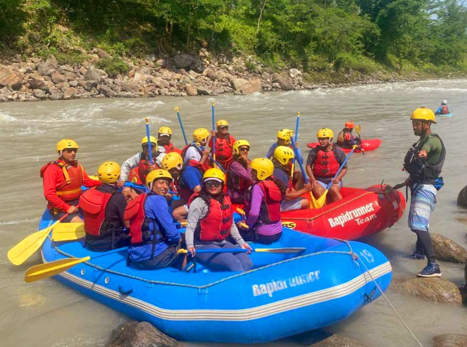 जलयात्रामा पोखराका पर्यटन व्यवसायी