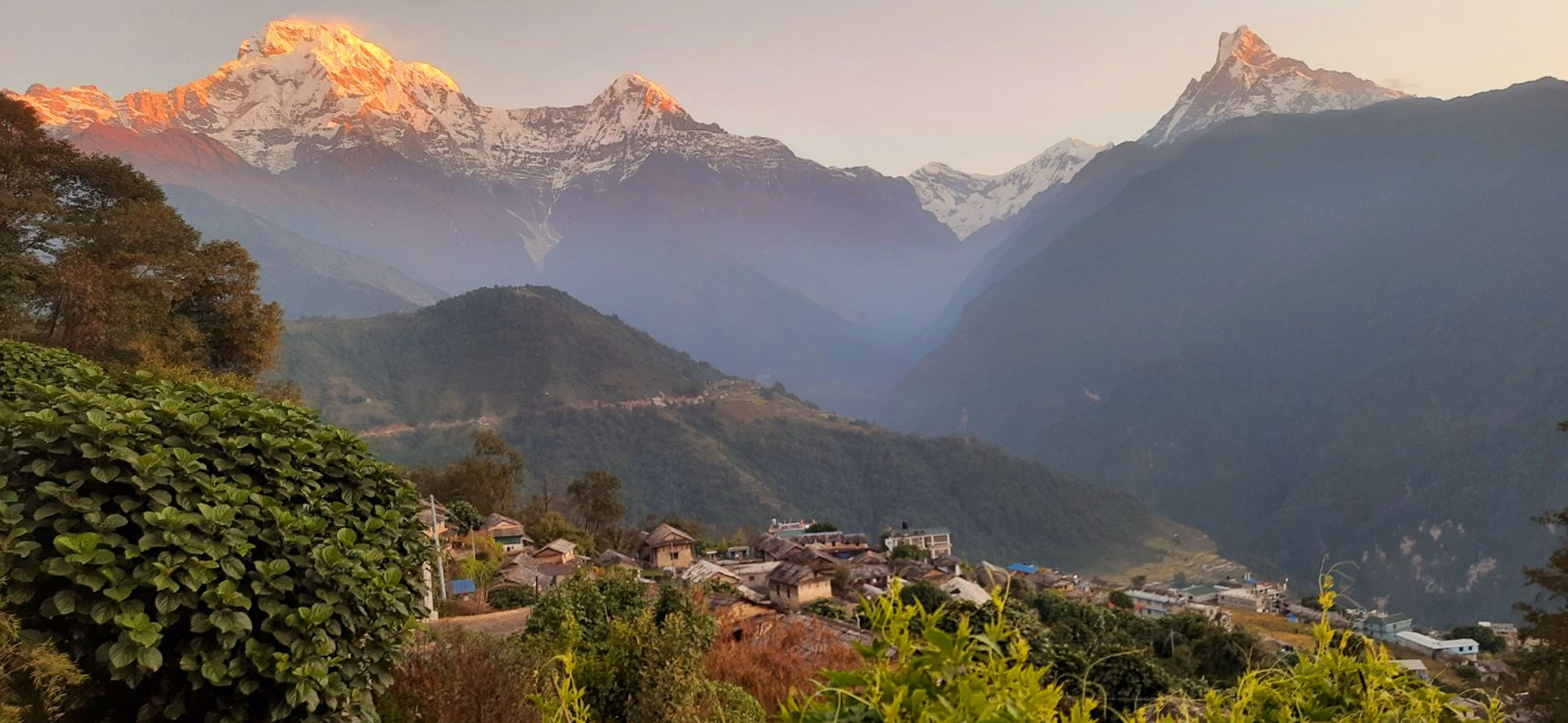 घान्द्रुकबाट देखिएको हिमशङ्खला