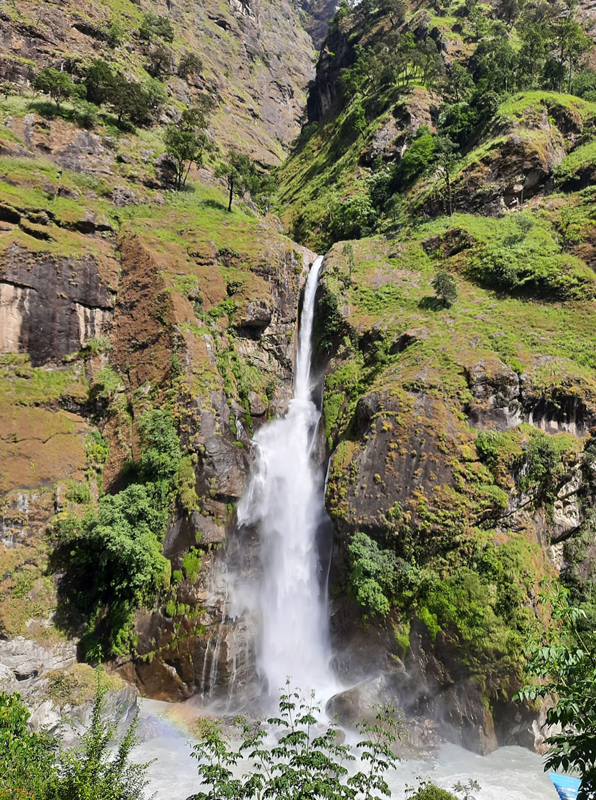 पर्यटक लोभ्याउने बुङ झरना