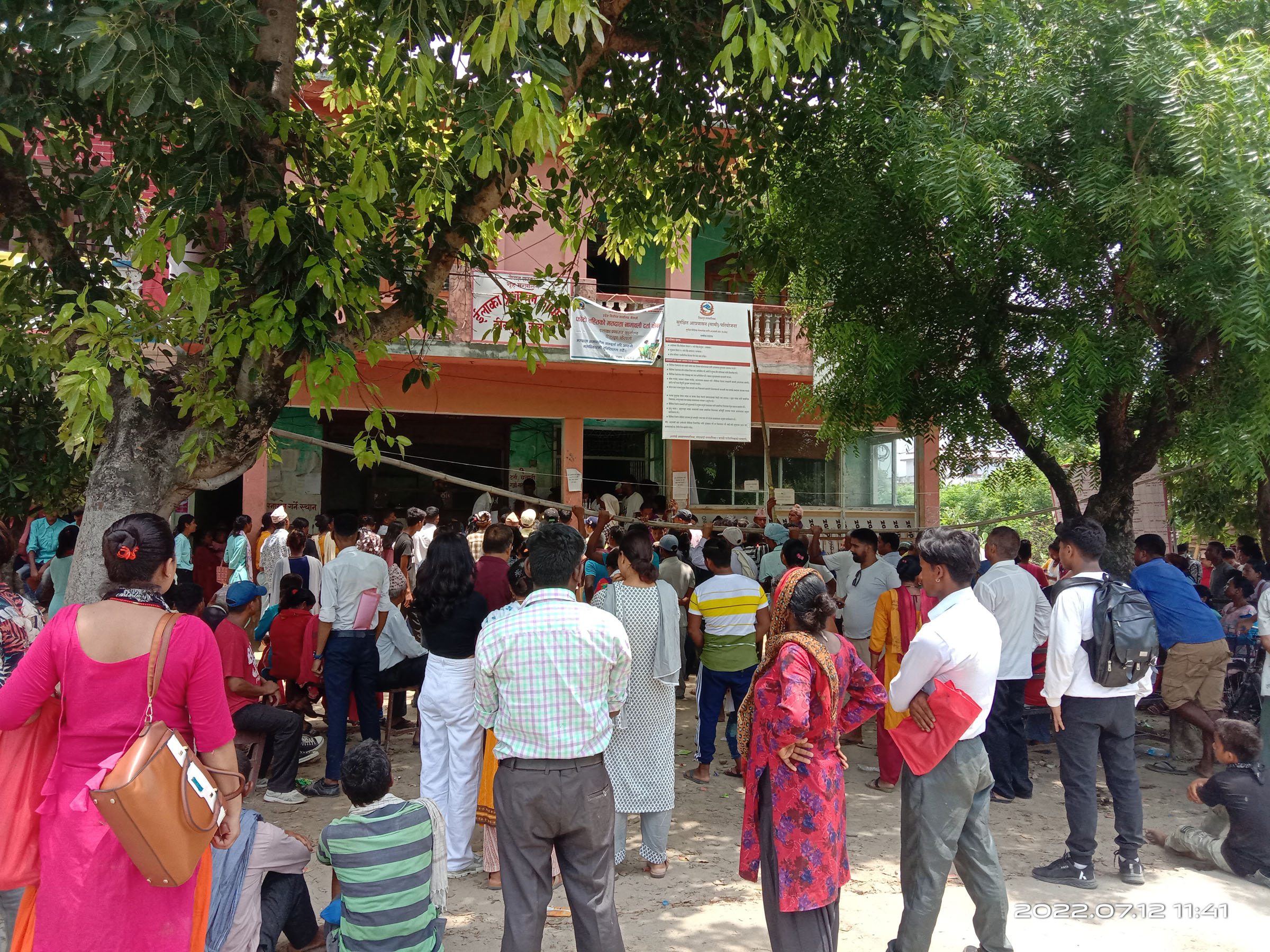 इलाका प्रशासनमा सेवाग्राहीको भिड