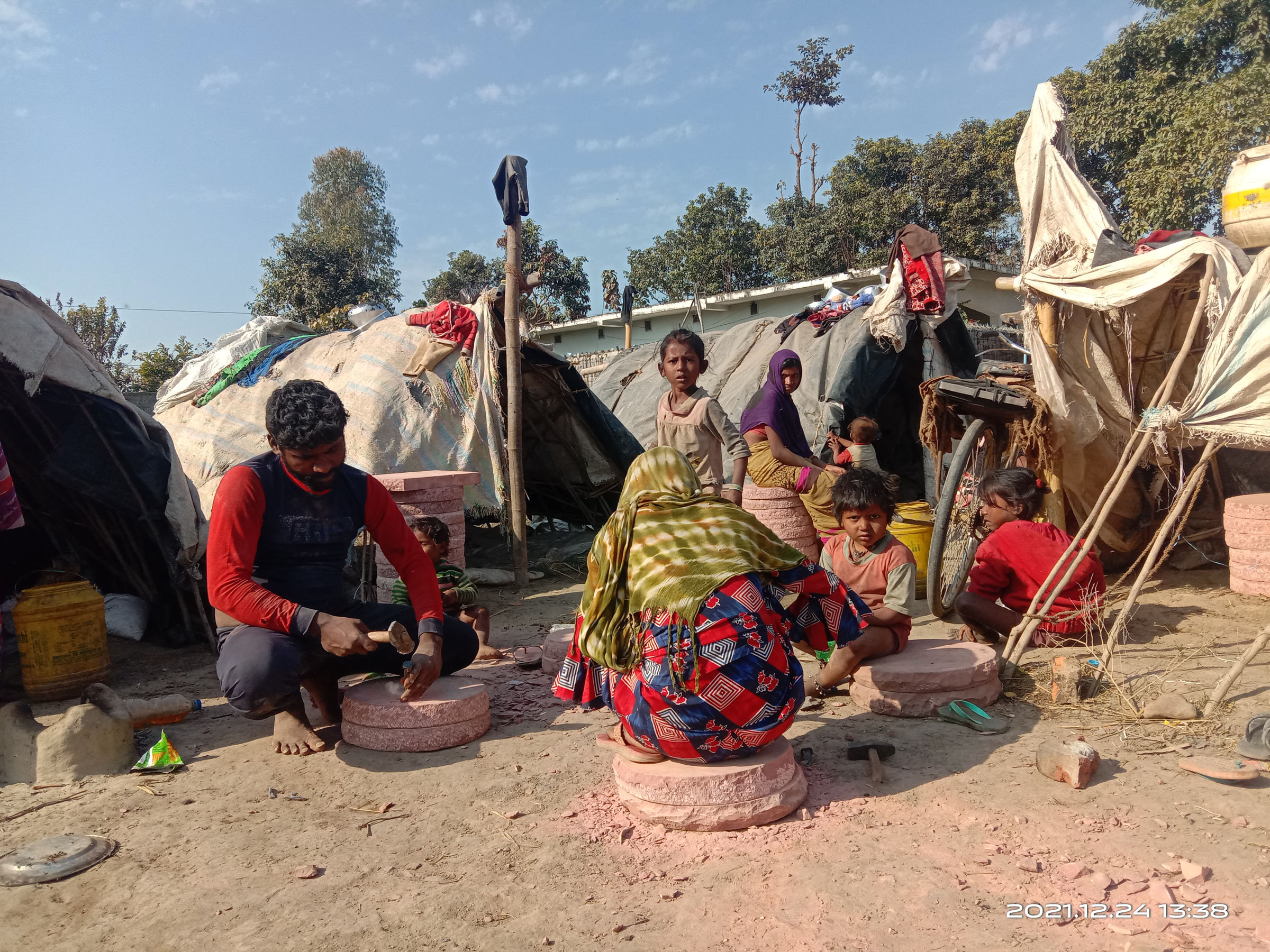 जाँतो र सिलौटा बनाएर जीवन निर्वाह