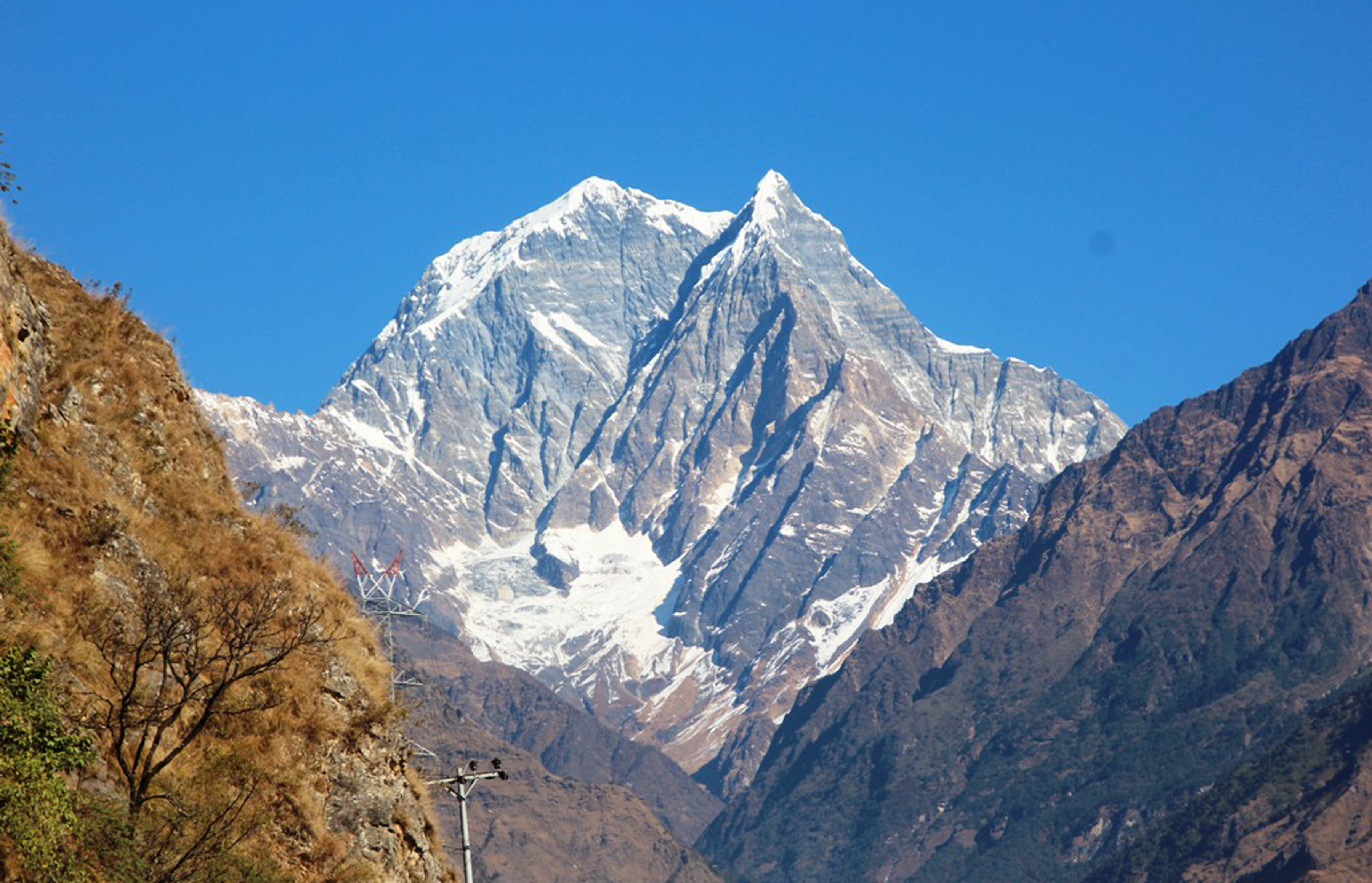तातोपानीबाट देखिएको नीलगिरि हिमाल