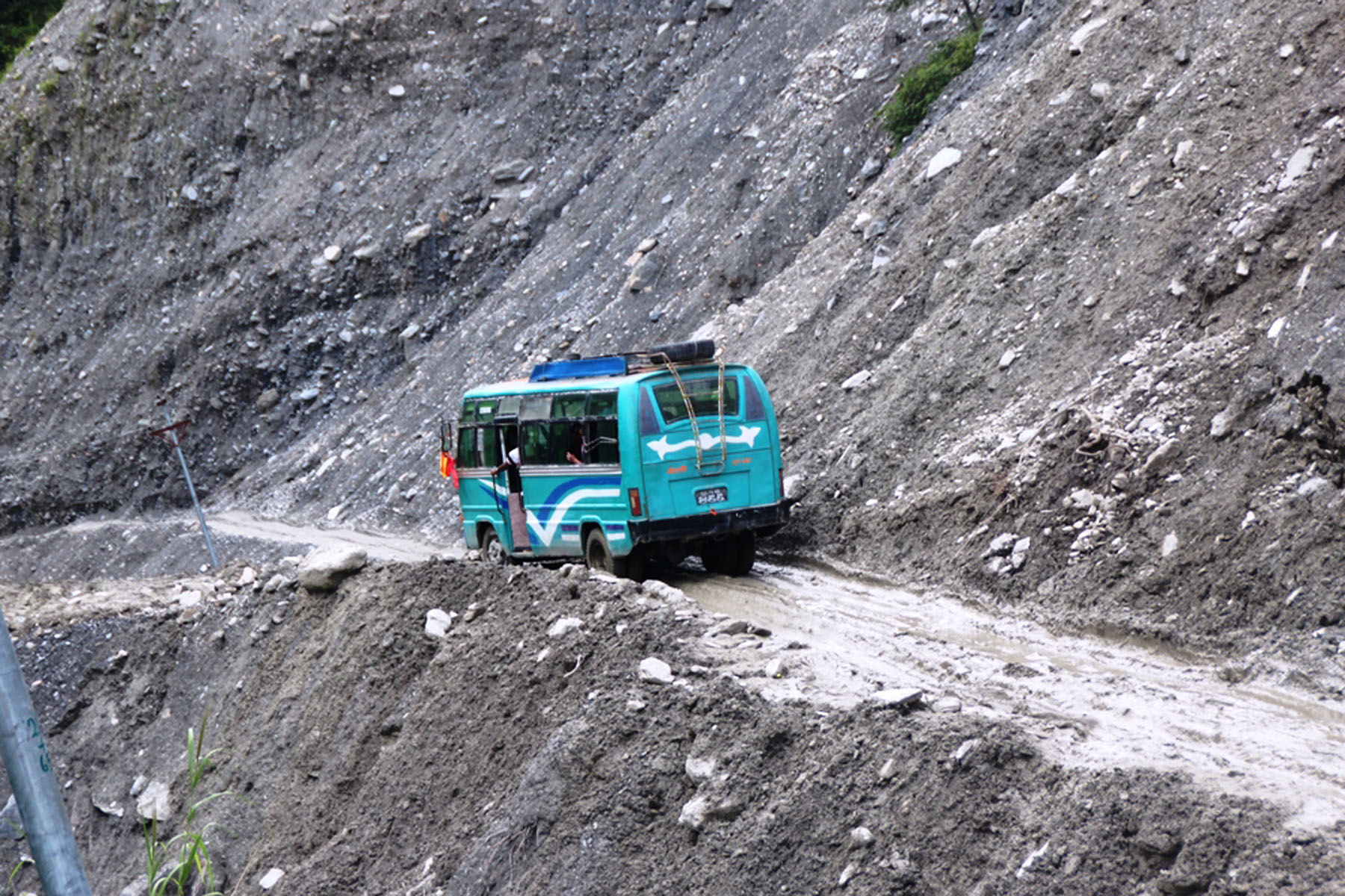 पहिराले सडकको दुर अवस्था