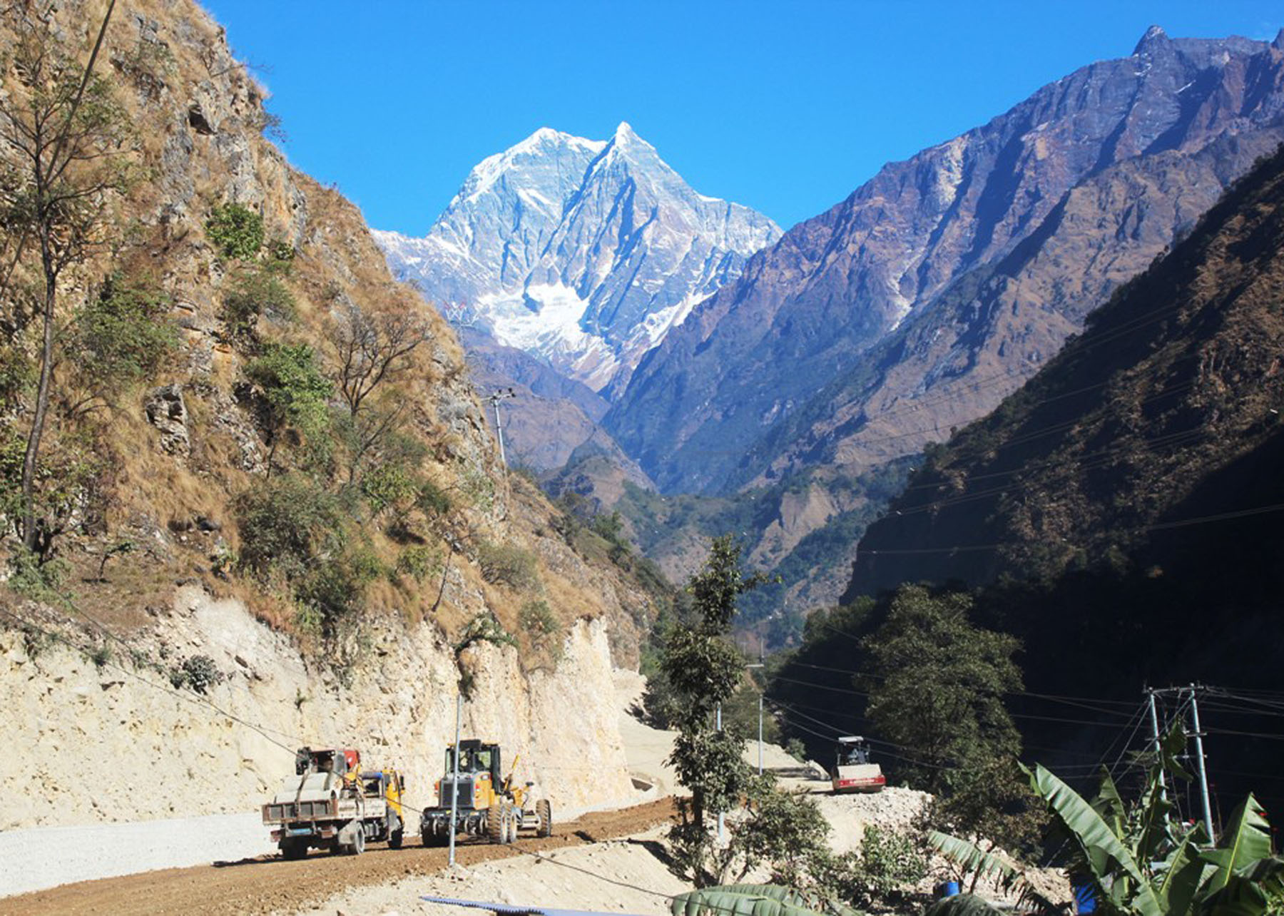 बेनी–जोमसोम सडक स्तरोन्नति गरिँदै