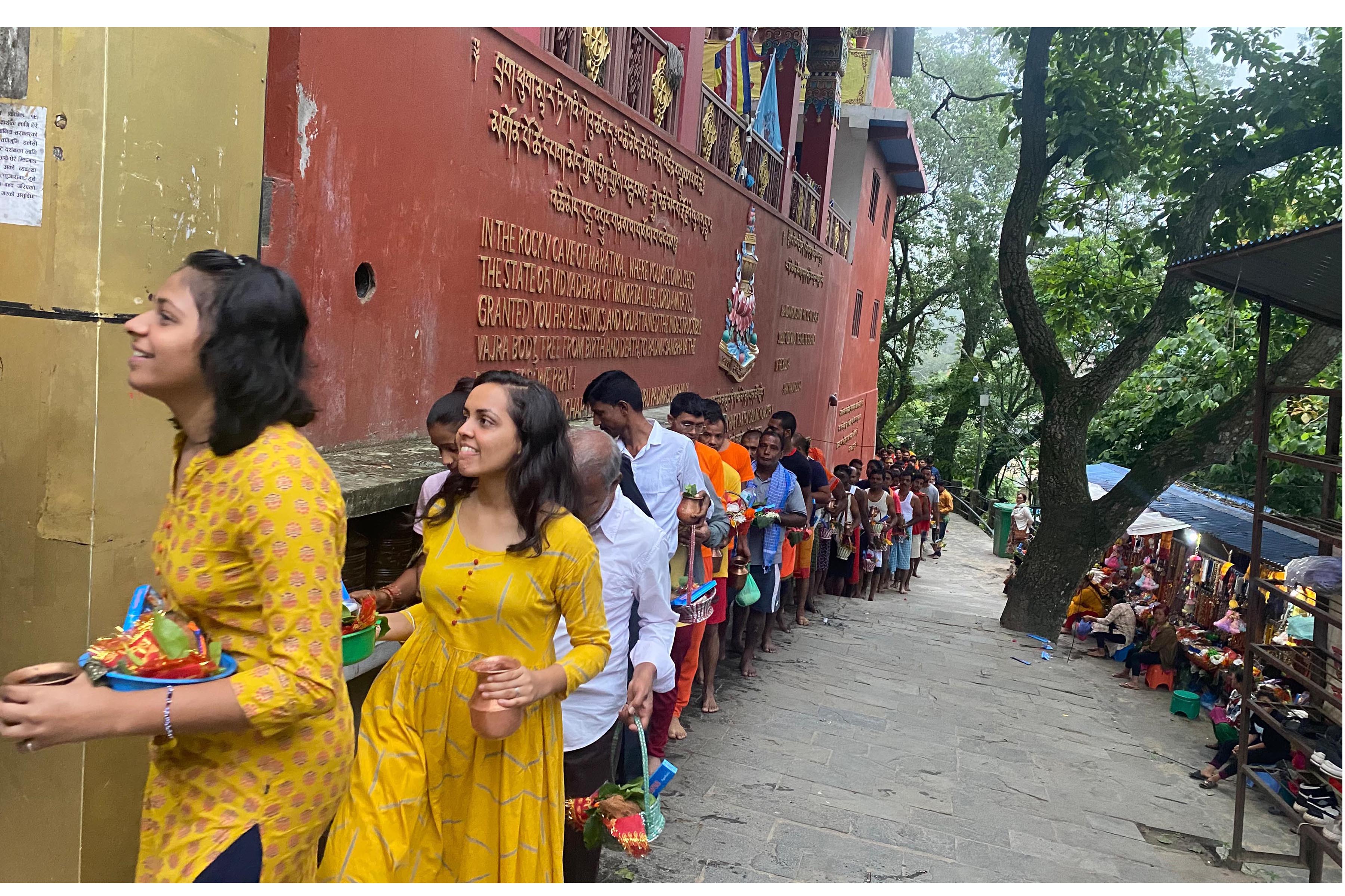 खोटाङको हलेसीमा भक्तजन