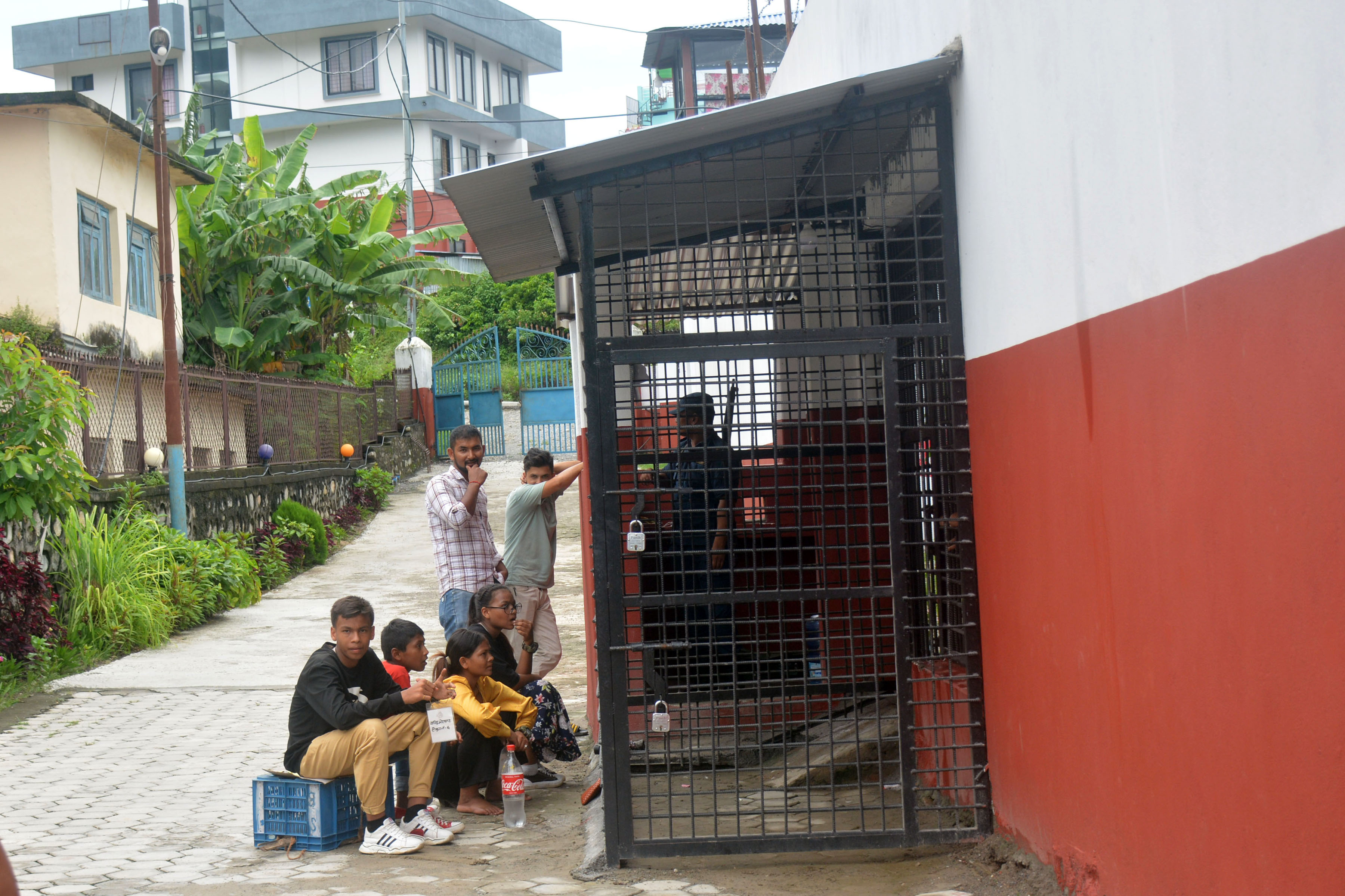 कैदी भेट्न आएका आफन्त