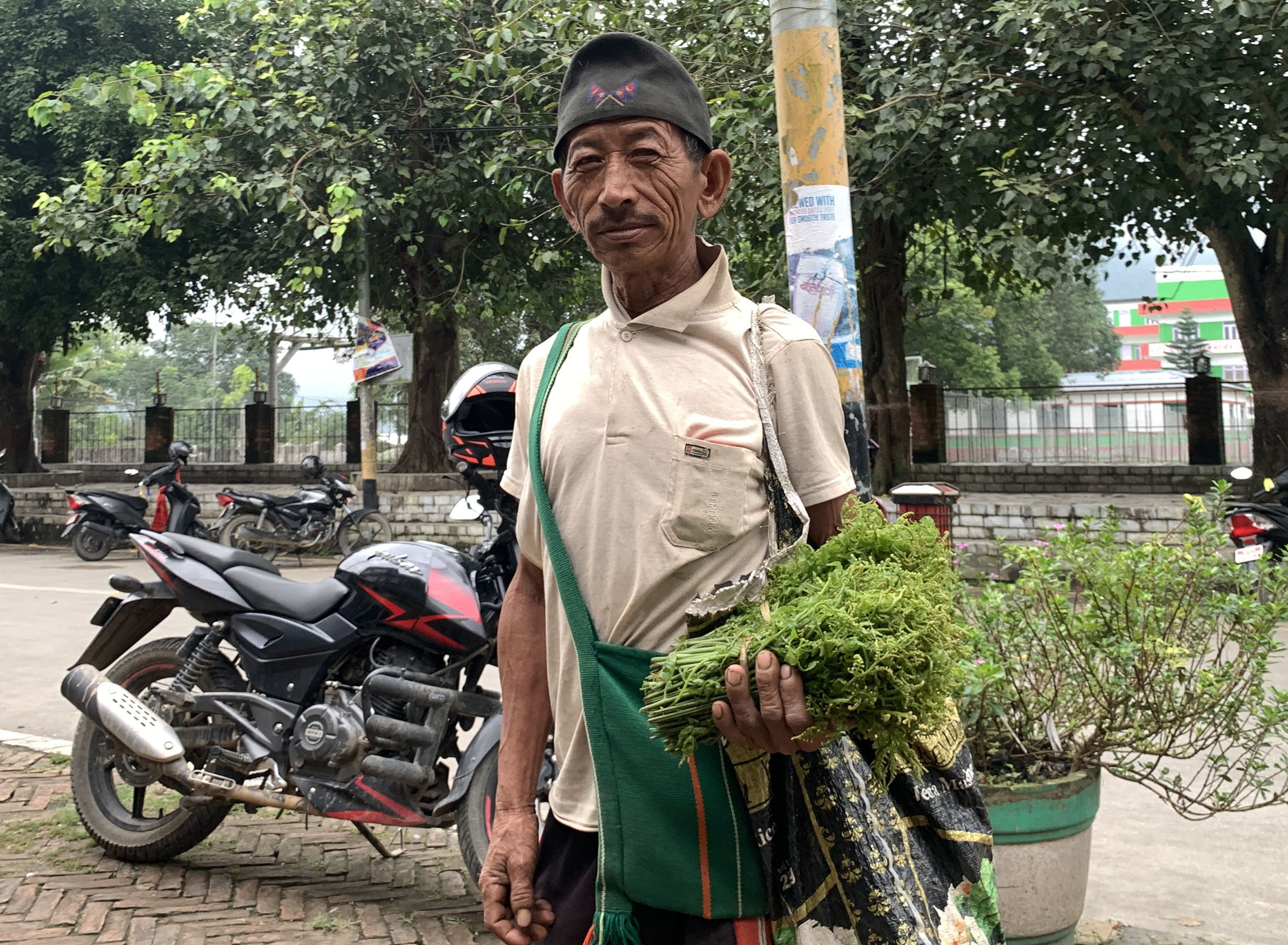 निउरो विक्री गर्दै