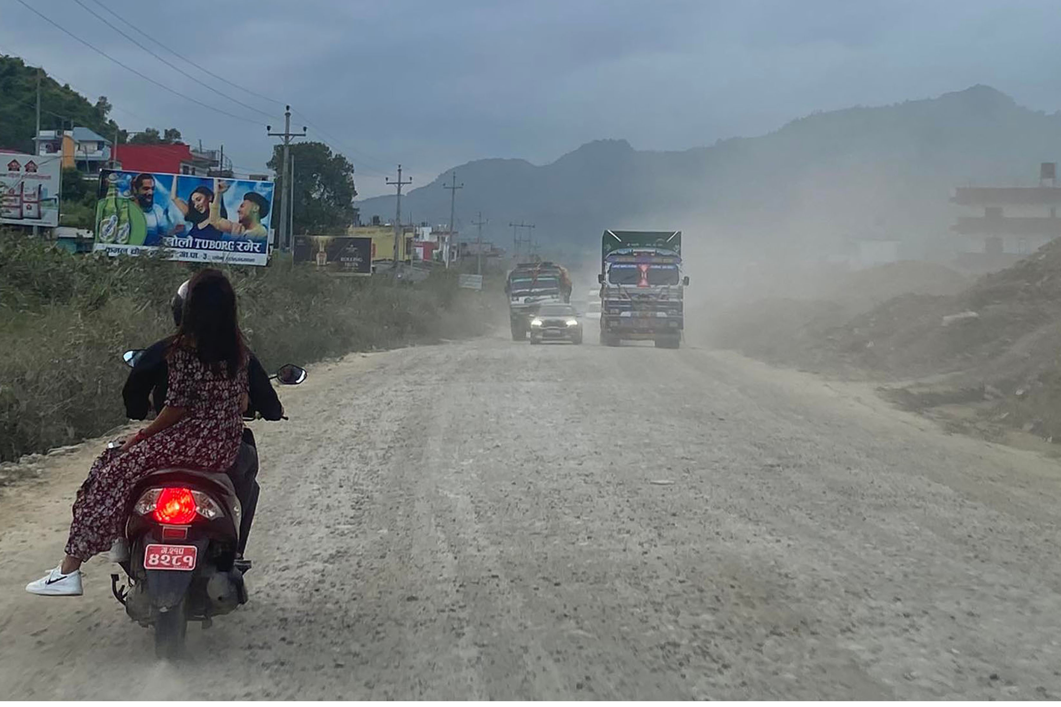 धुलाम्य सडकले सास्ती