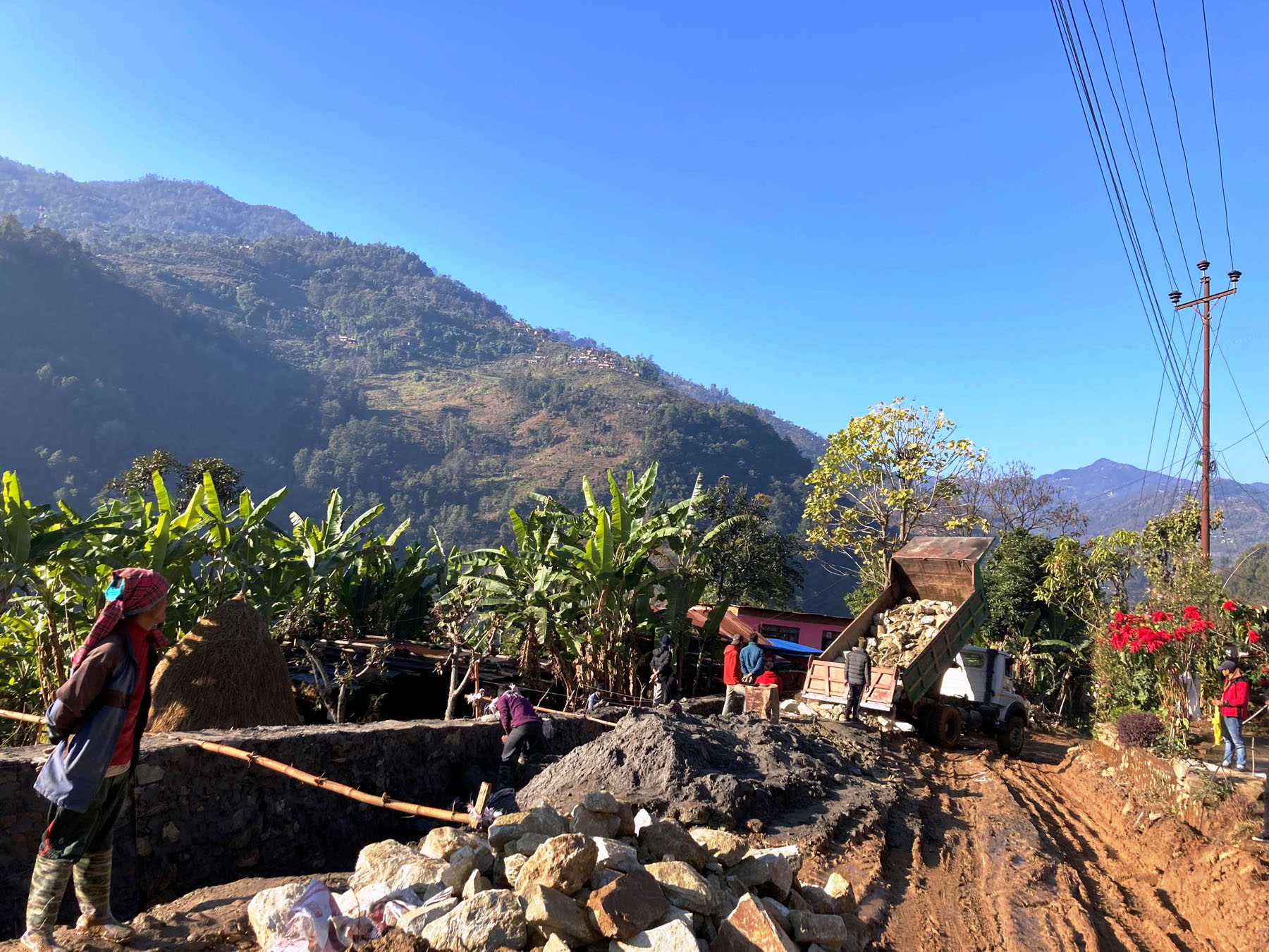 मध्यपहाडी लोकमार्ग विस्तार