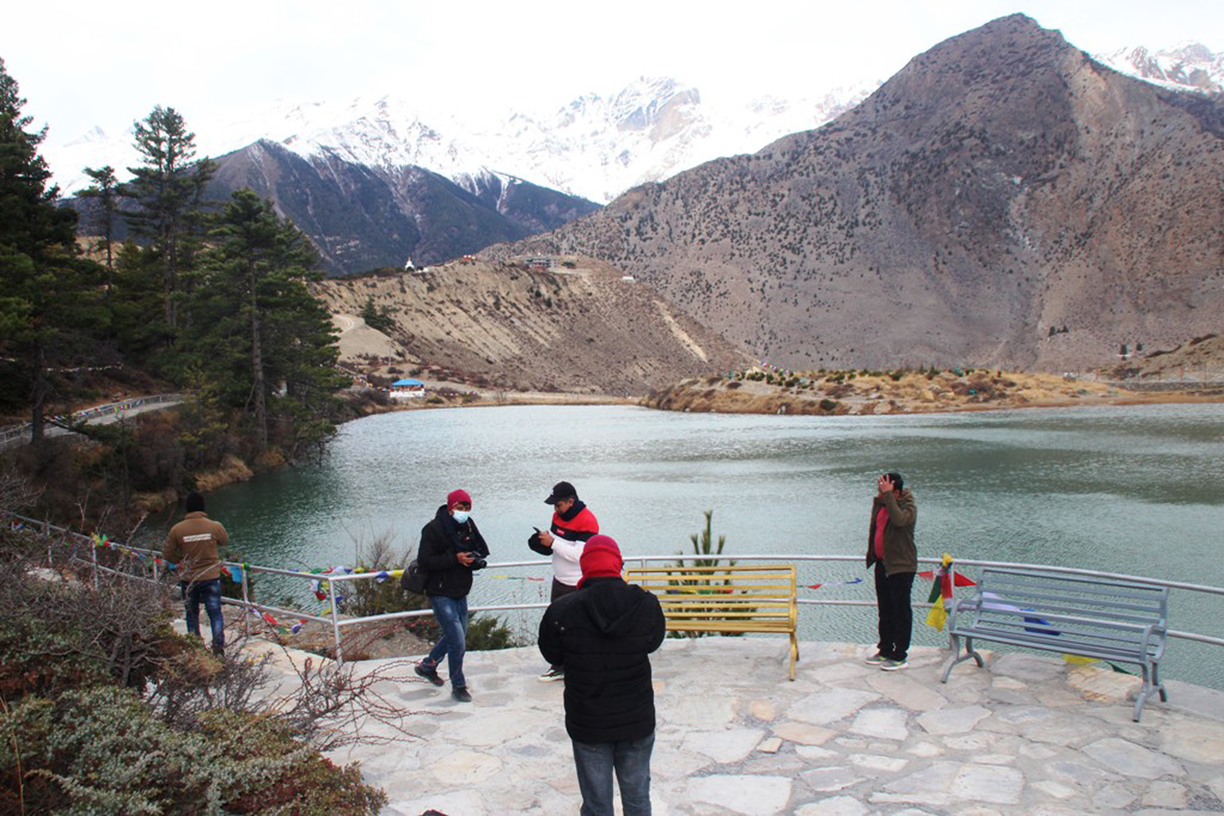 ढुम्बातालमा आन्तरिक पर्यटक