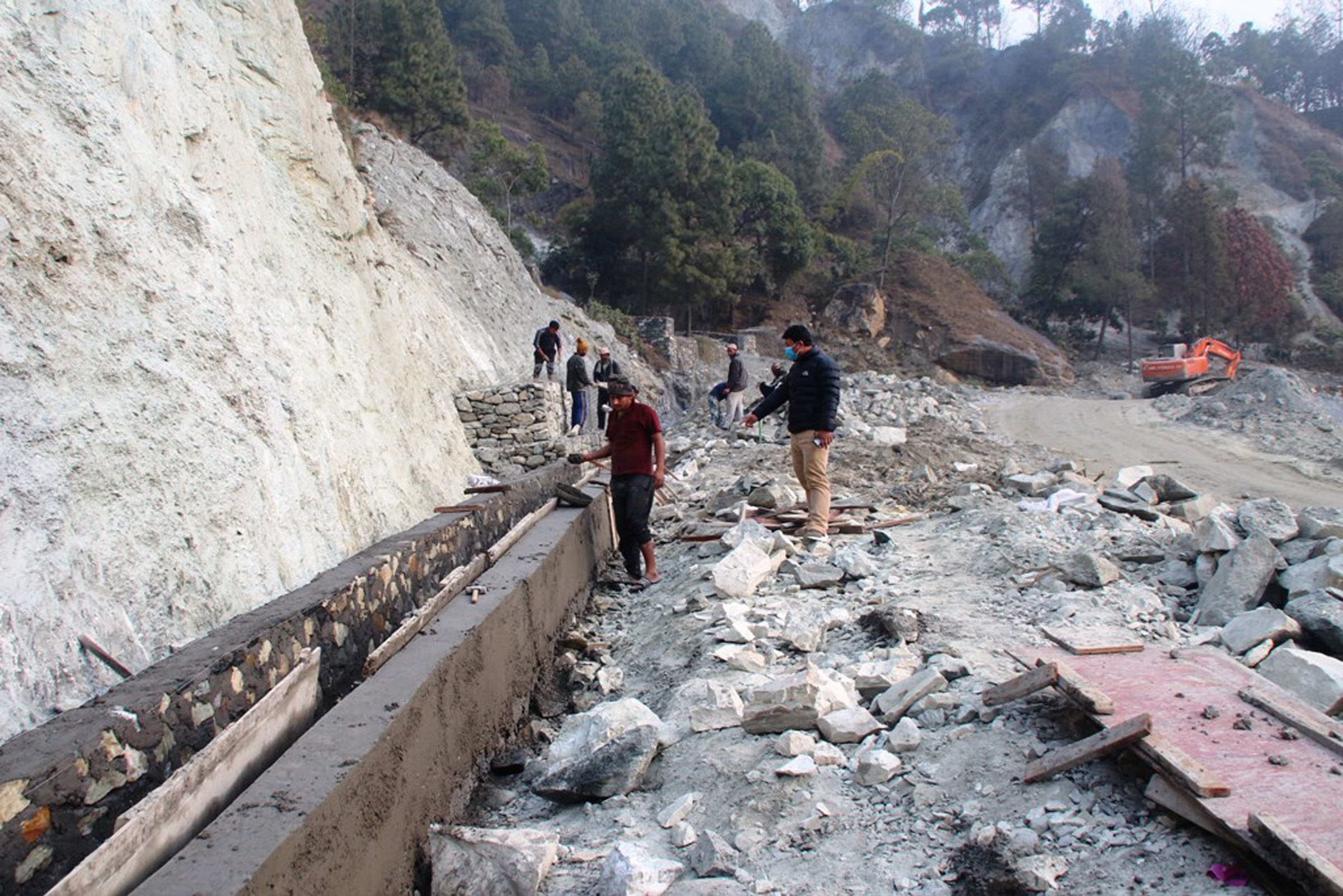 तातोपानीसम्मको सडक कालोपत्रेको तयारी