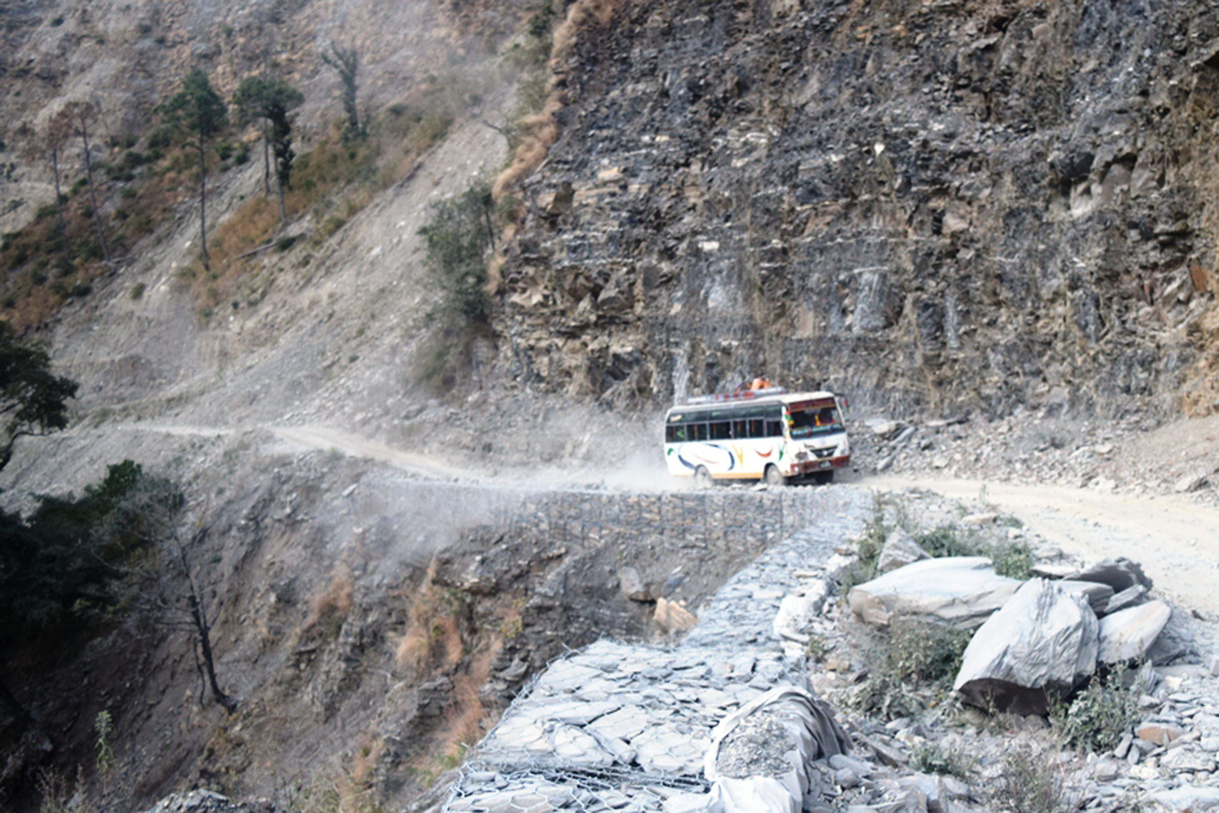 भिरमा खनेको सडकमा गाडी गुड्दै