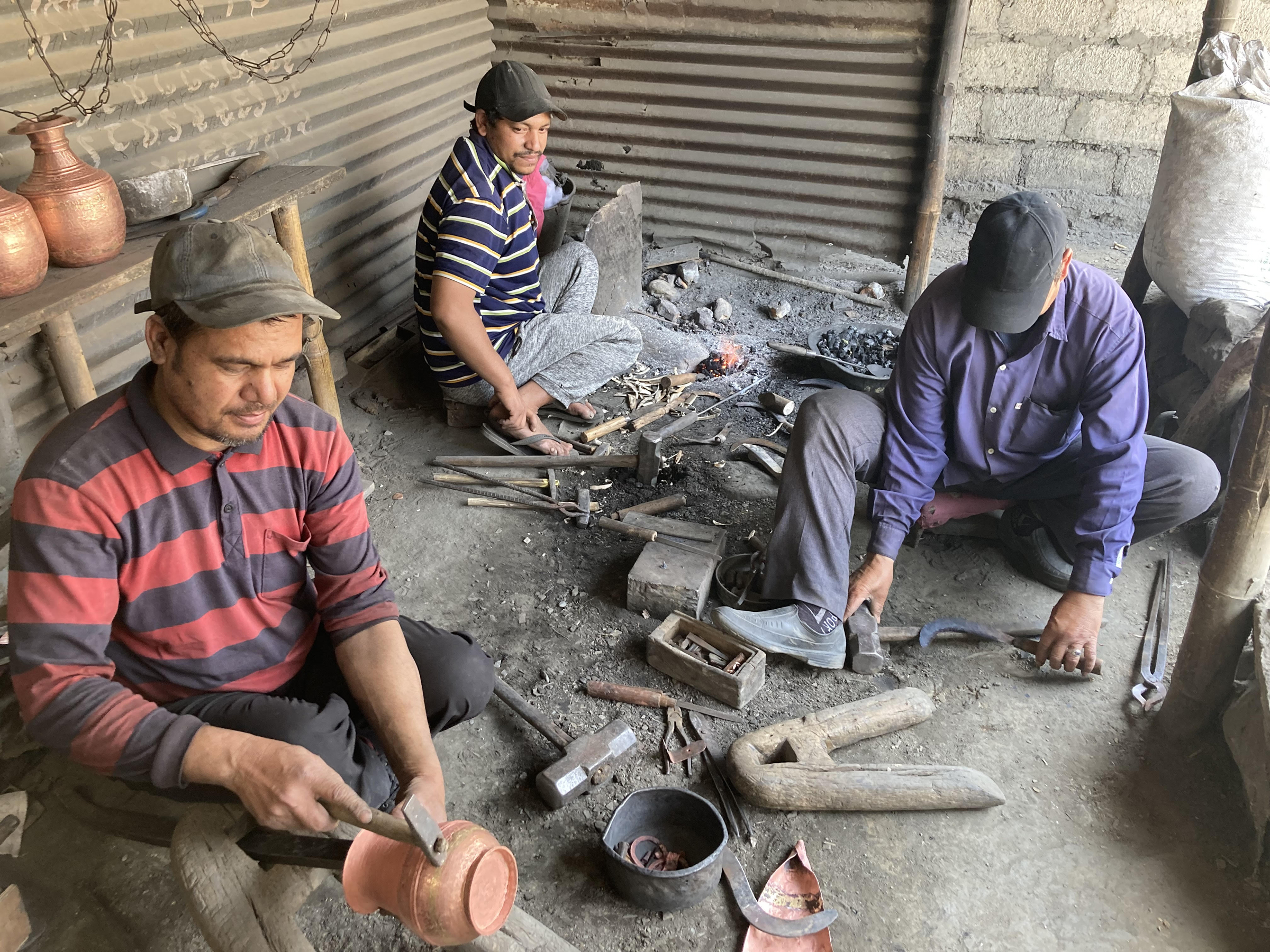 आरन पेशामा तीन दाजुभाइ