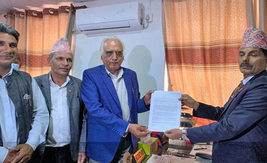 नयाँ मुख्यमन्त्रीमा कांग्रेस संसदीय दलका नेता कृष्णचन्द्रलाई प्रस्ताव !