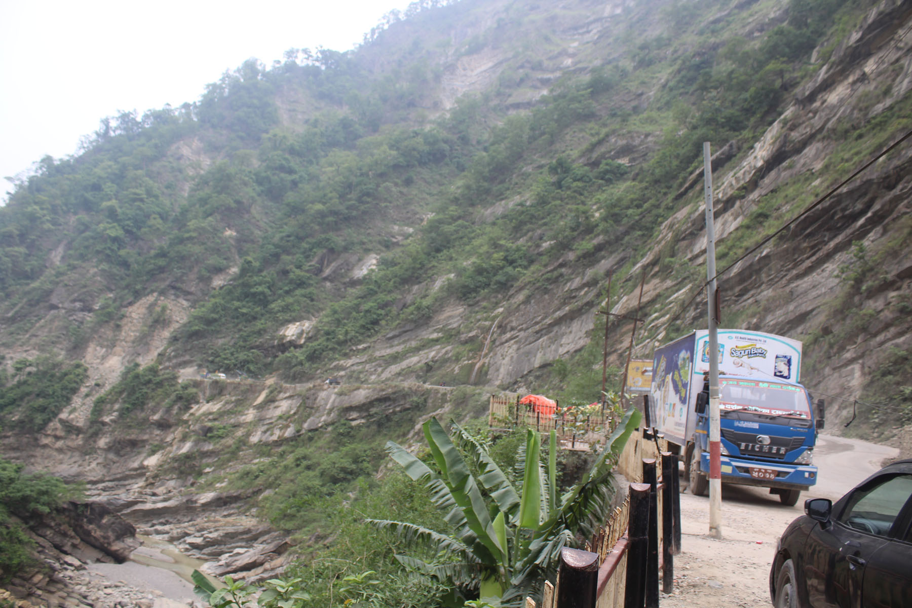 सिद्धबाबा नजिकै सडक