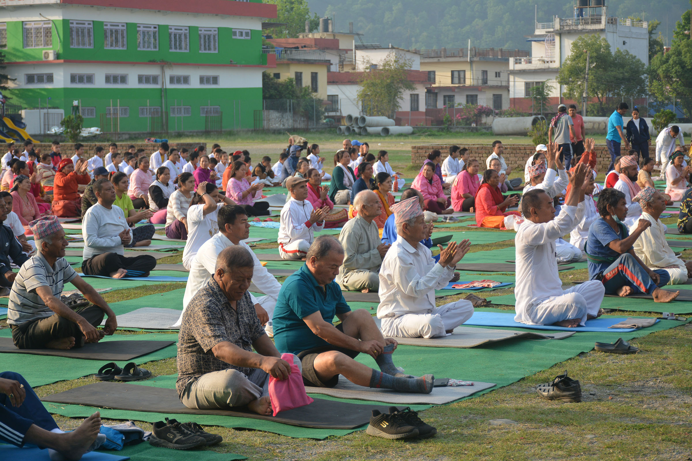 योग शिविरमा सहभागी सर्वसाधारण