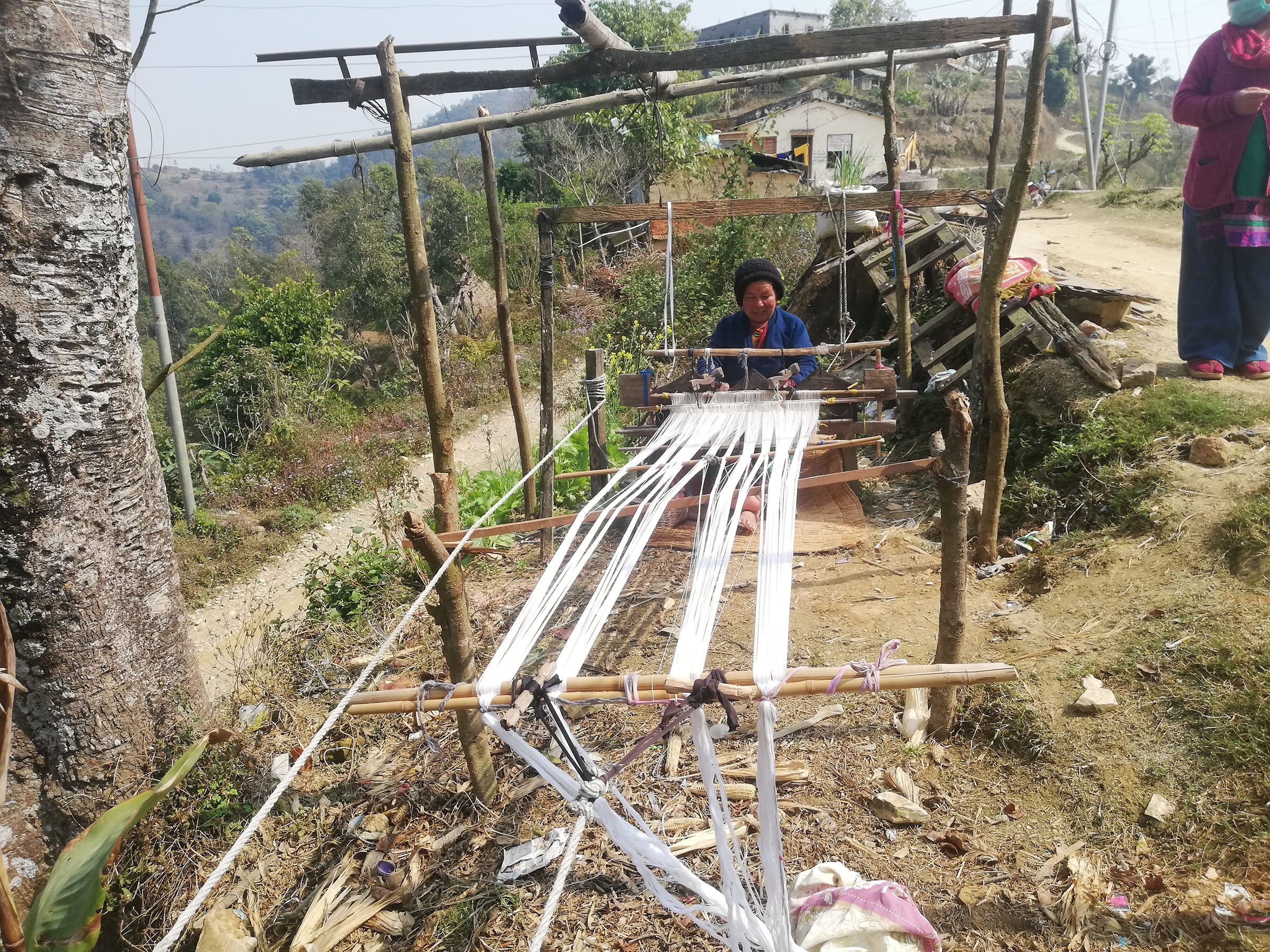 मगर पोशाक बुन्दै