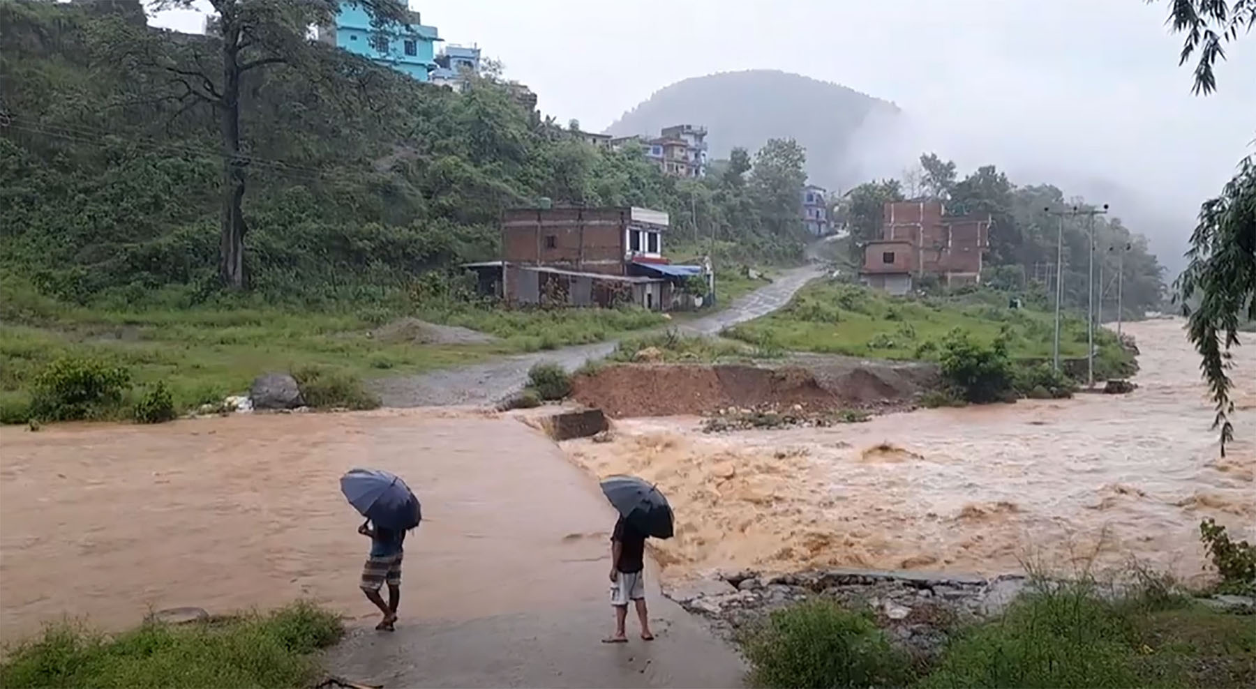 पानीको बहाव बढेपछि आवतजावतमा समस्या