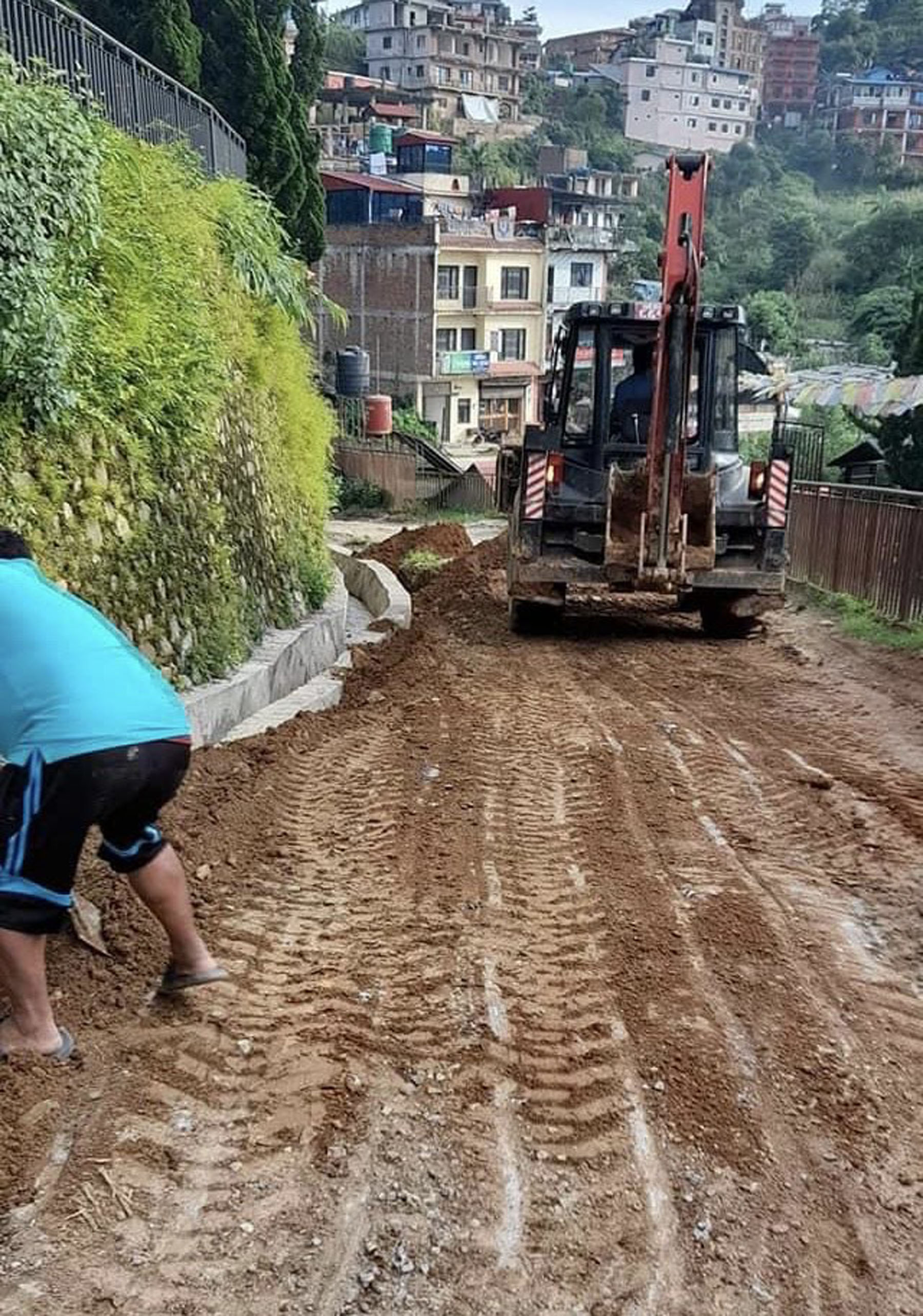 डोजरले बाटो सम्याउँदै
