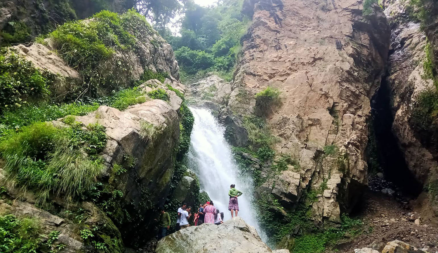 ऐनापहरा झरना