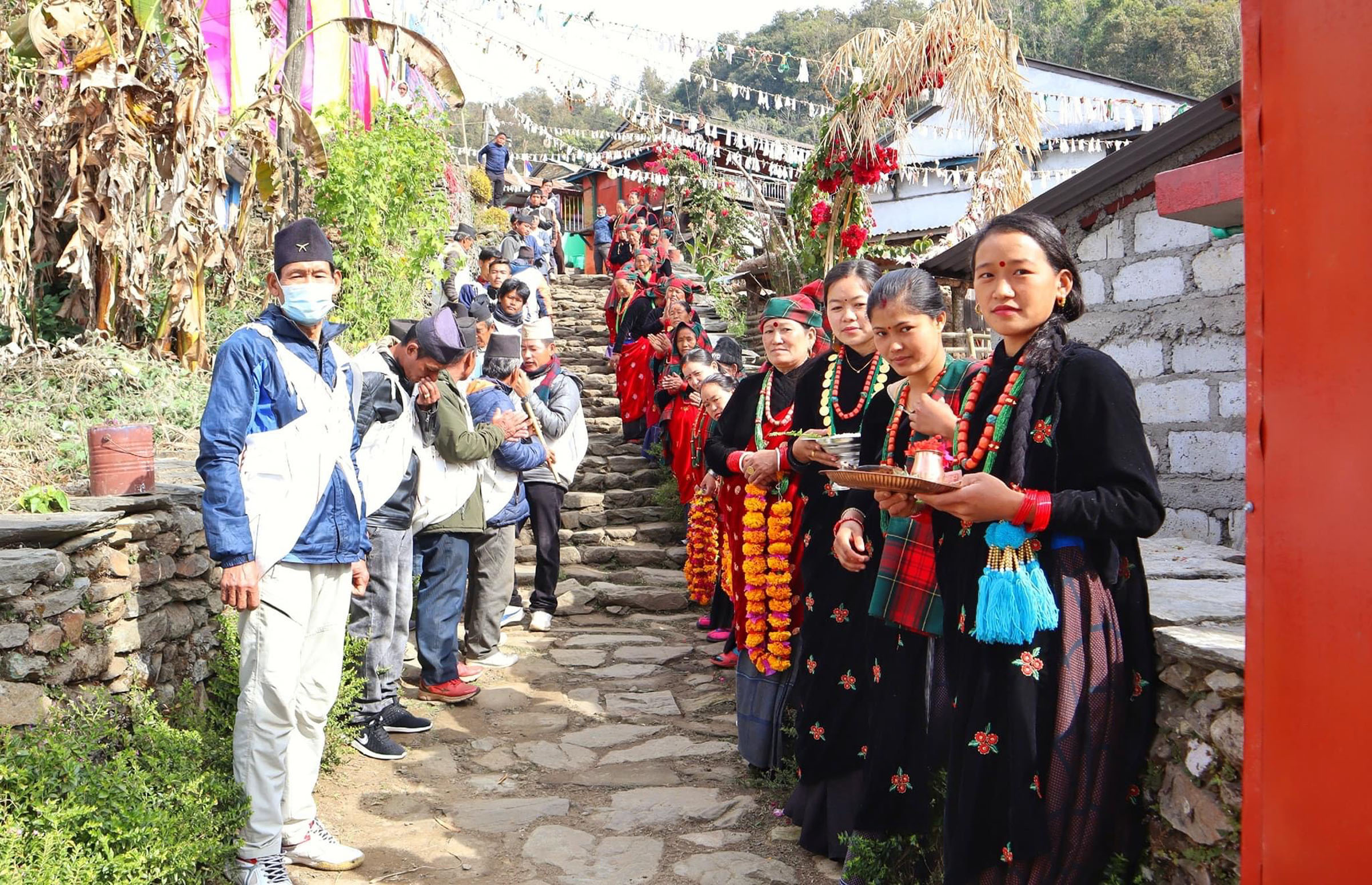 होमस्टे पुगेका पाहुनालाई स्वागत