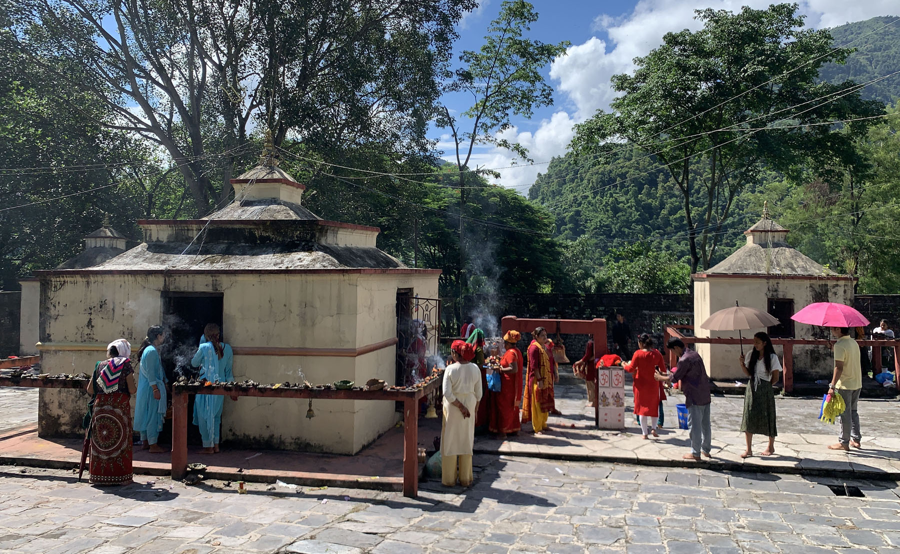 साउन अन्तिम सोमबार शिवमन्दिरमा भक्तजन
