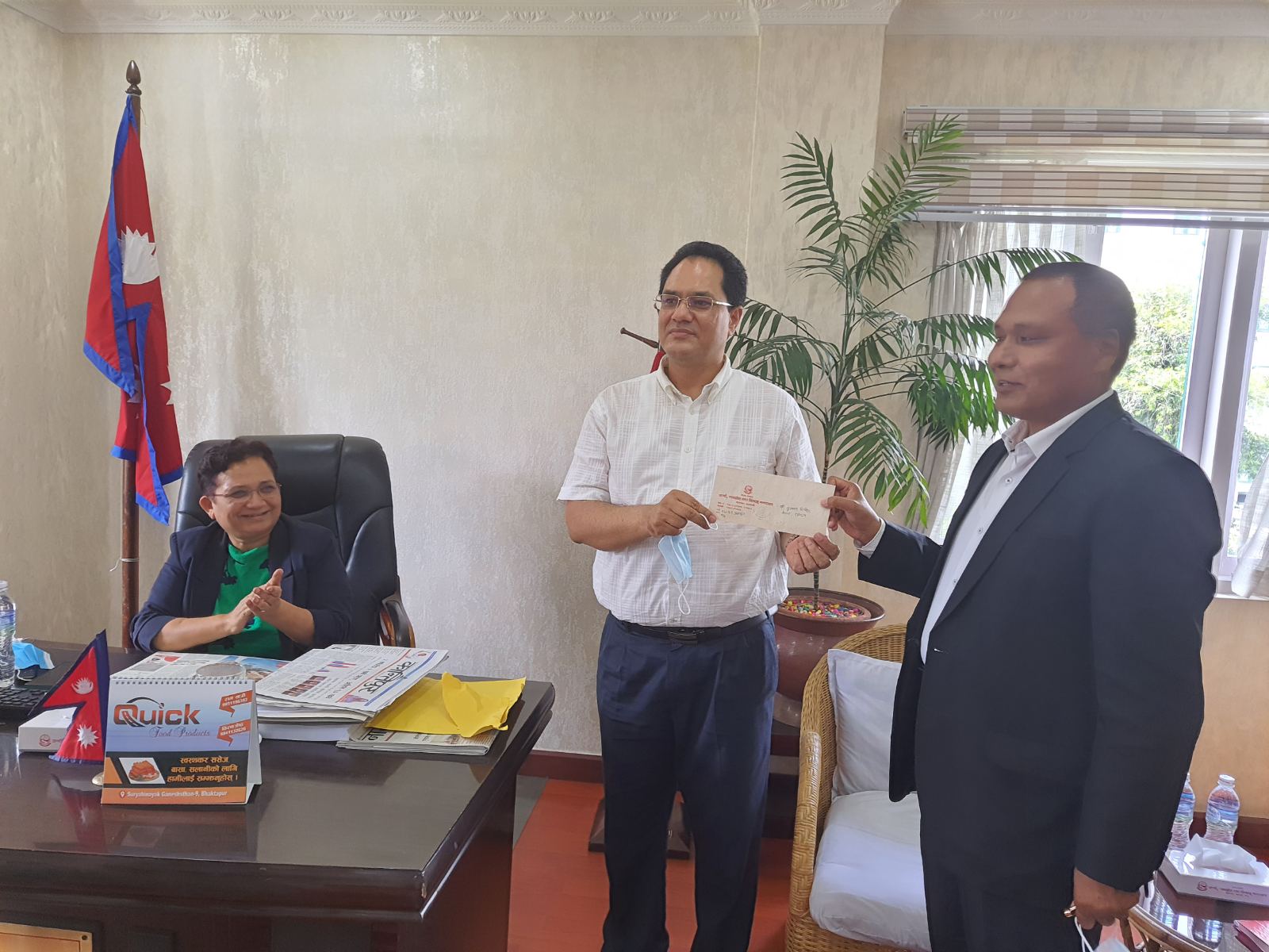 विद्युत प्राधिकरणका कार्यकारी निर्देशक कुलमान घिसिङलाई ४ वर्षे नियुक्तिपत्र प्रदान