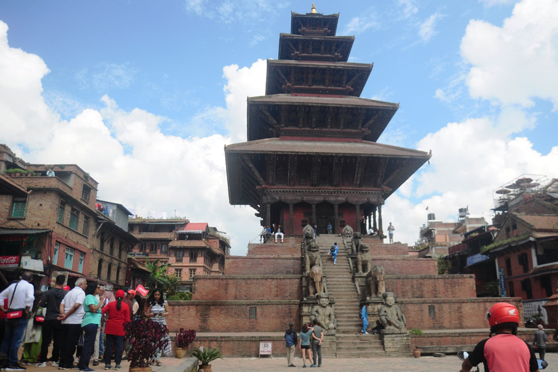 ६ महिनामा नेपाल भित्रिए ५ लाख ८३ हजार पर्यटक