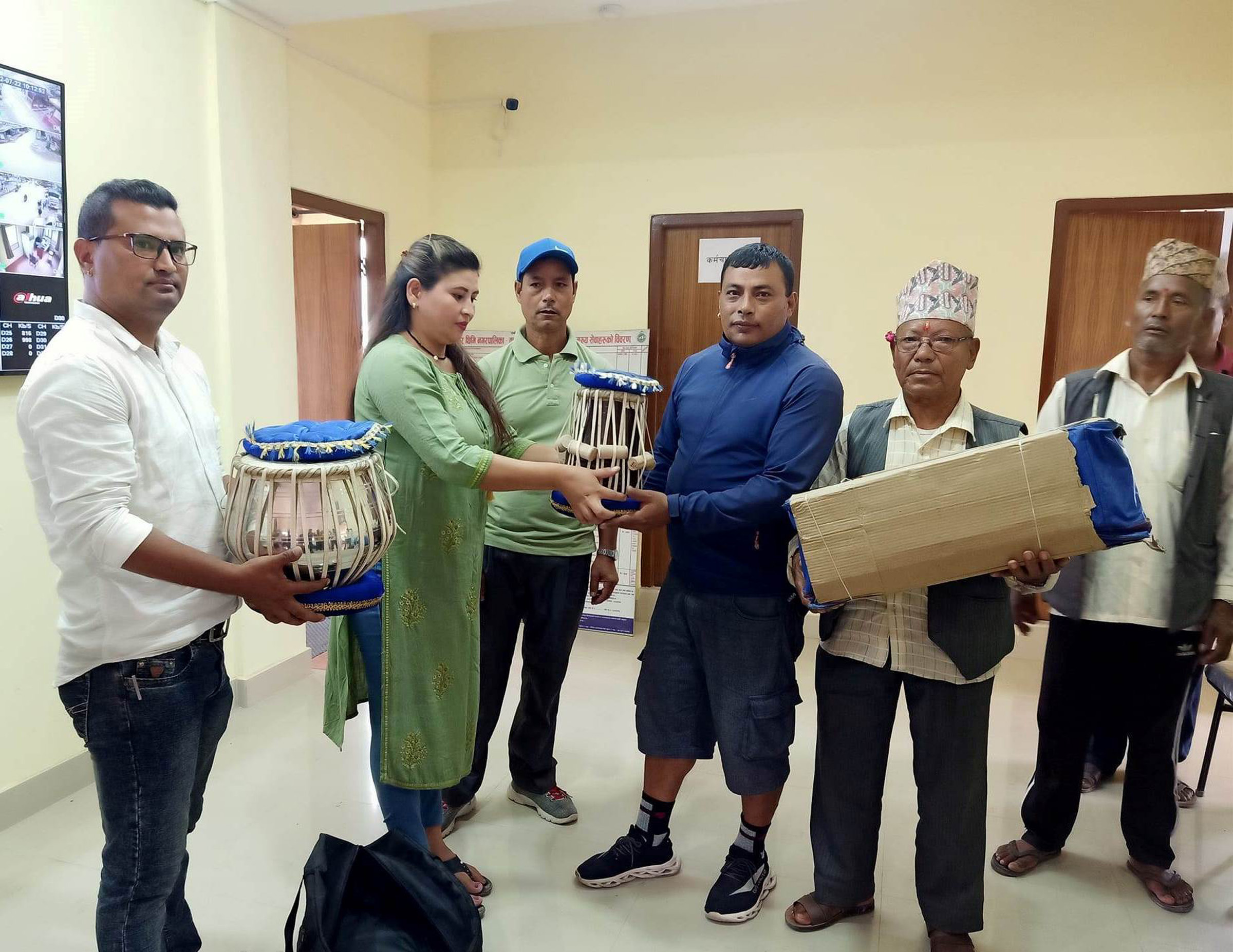 नगरपालिकाबाट वाद्यवादन वितरण