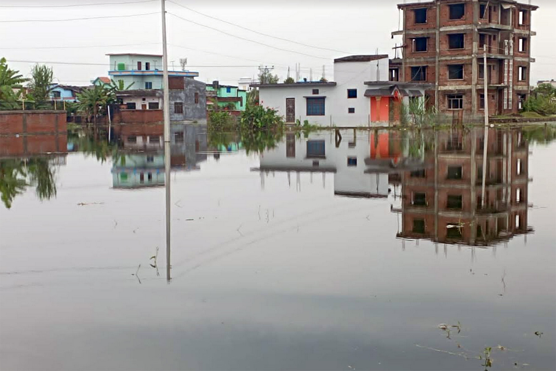 धनगढीका अधिकांश टोल डुबानमा, ८ जनाको उद्धार