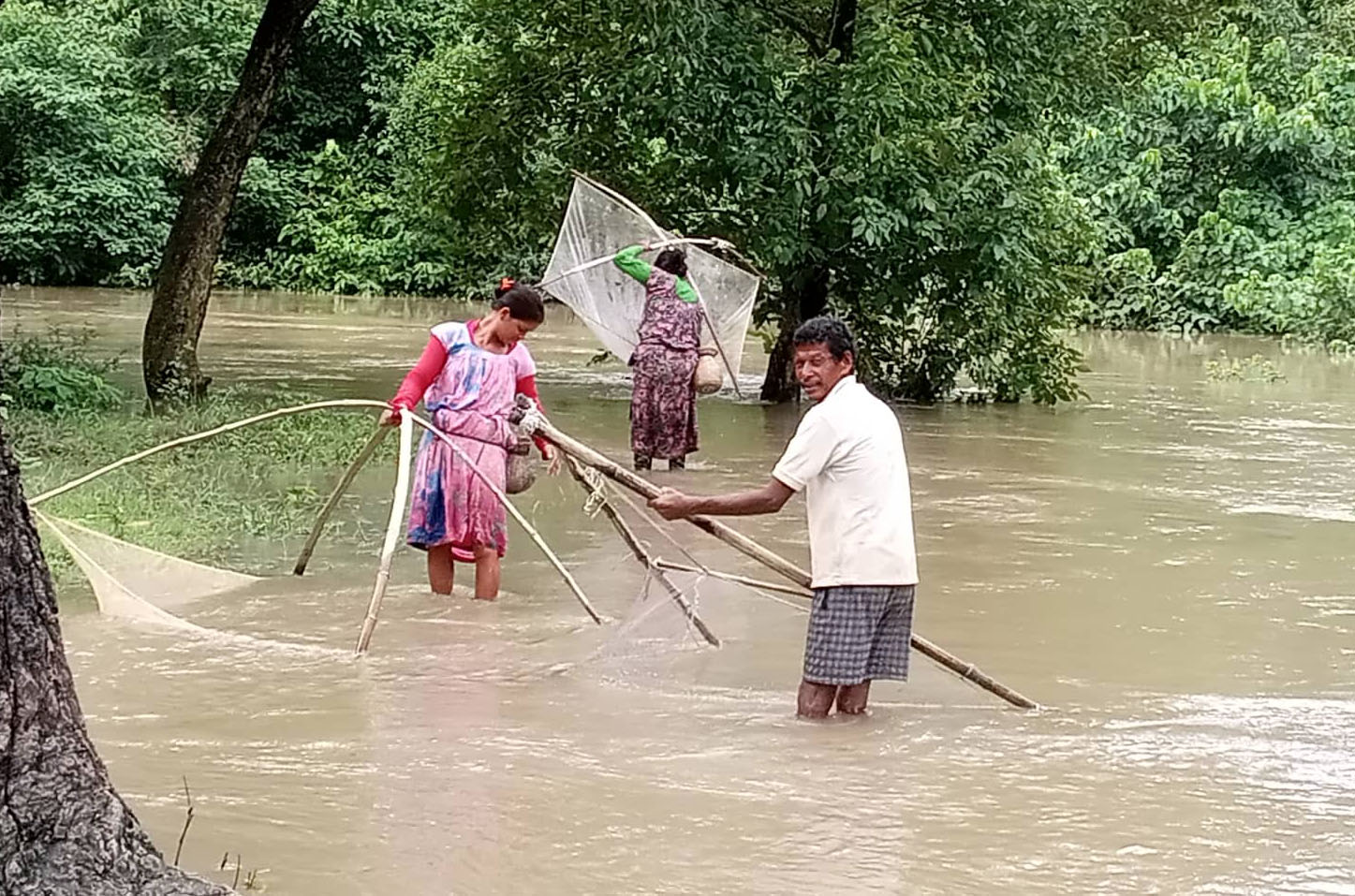 माछा मार्दै