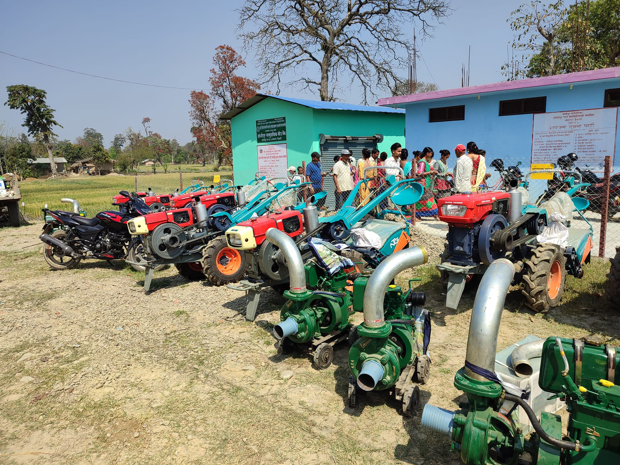 वितरणका लागि राखिएका कृषि यान्त्रीकरण
