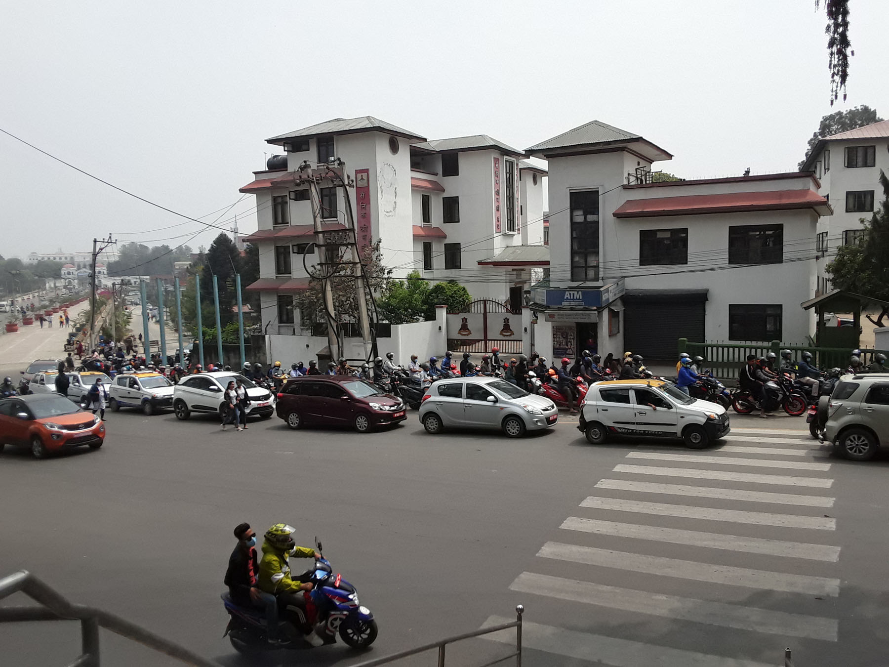 उपत्यकाका पम्पहरुमा तेल हाल्न सवारीसाधनको लाइन