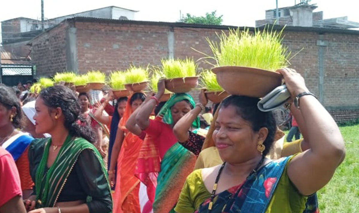जमरासहित उपस्थित उराँव महिला