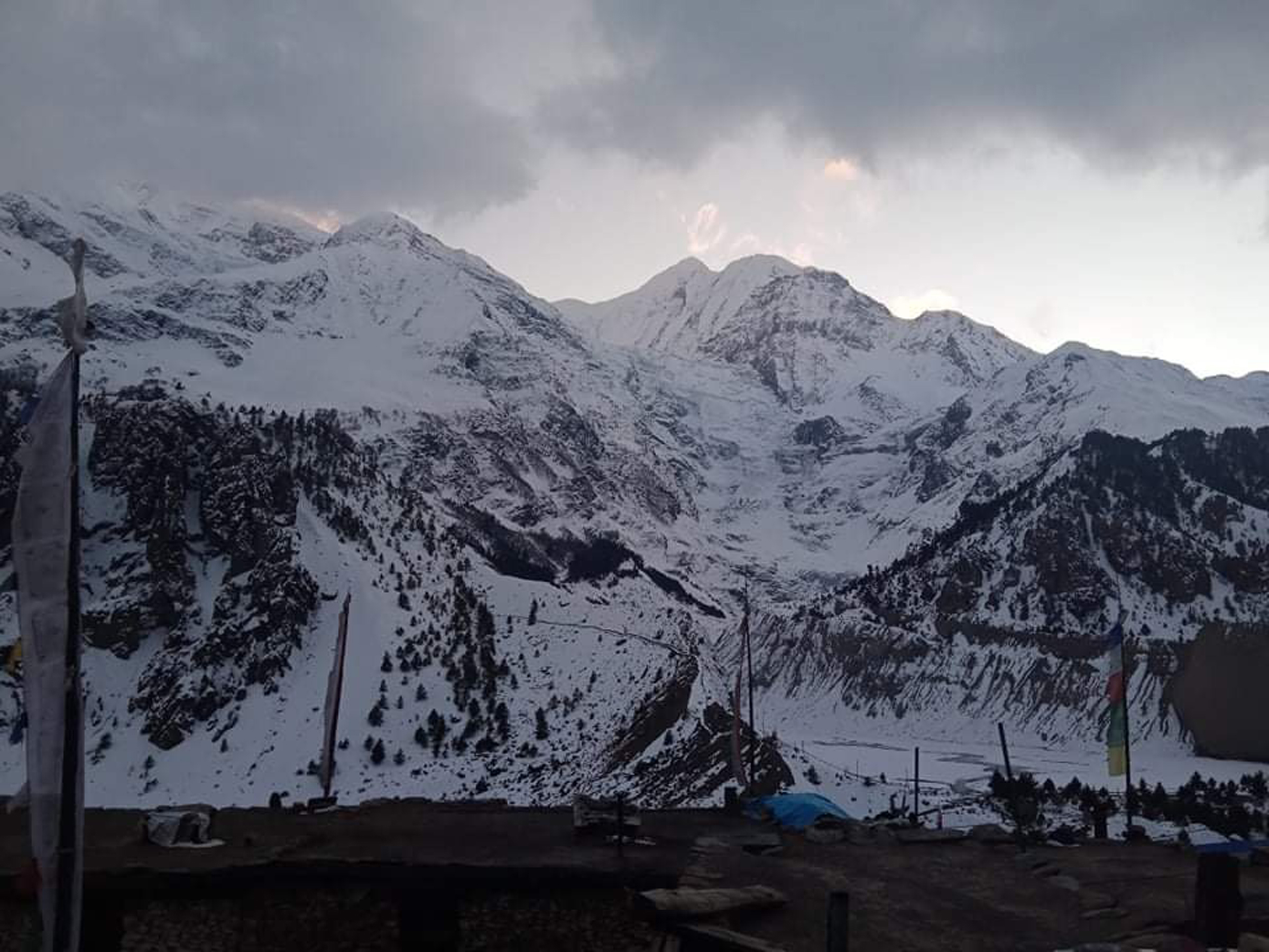 हिउँले ढाकेको मनाङ