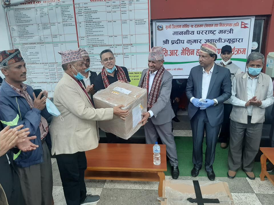 परराष्ट्रमन्त्री ज्ञवालीको पहलमा गुल्मीमा पीसीआर मेसिन