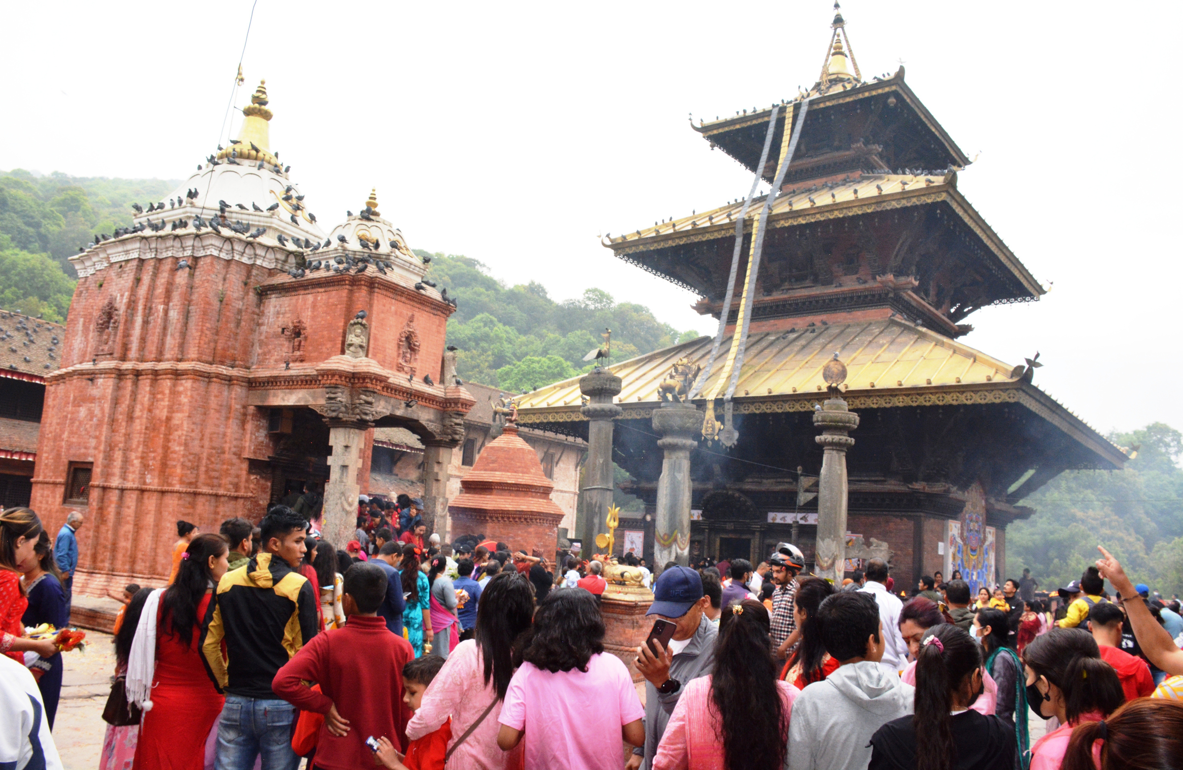 चण्डेश्वरीमा दर्शनार्थीको भीड