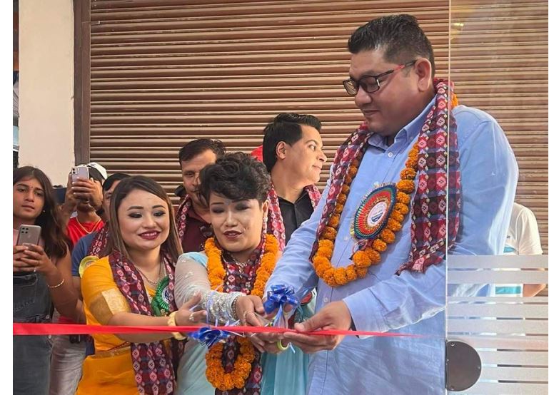 ब्युटी सैलुन फेसियल हाउसको शाखा धनगढीमा