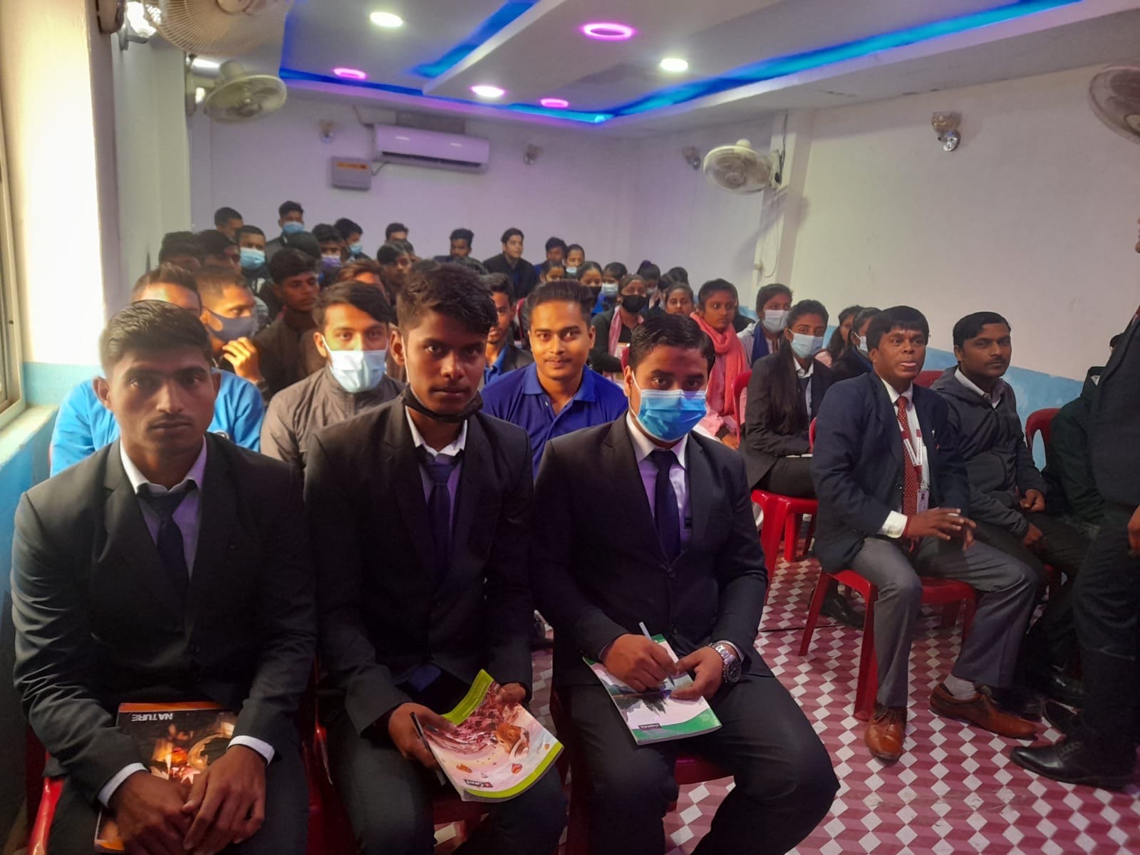 राजापुर, गुलरिया, धुलिखेल र वीरगन्जमा ‘युवासँग महालक्ष्मी लाइफ’ कार्यक्रम सम्पन्न