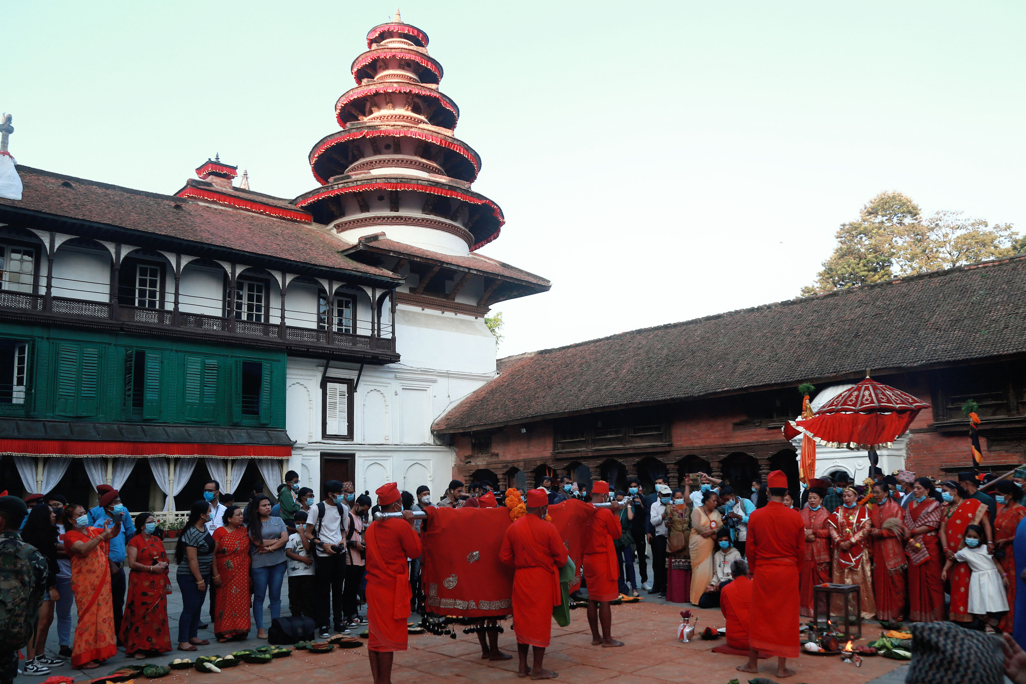 नवरात्रको सातौँ दिन : कालरात्रि देवीको पूजा आराधना गरी फूलपाती भित्र्याइँदै