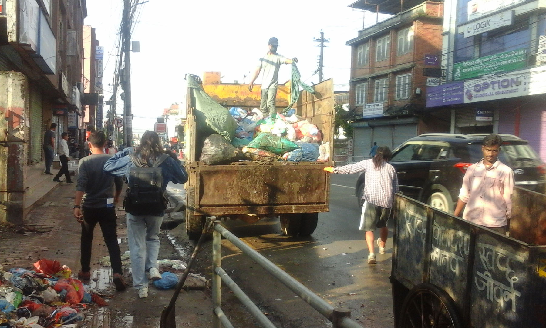 लामो समयपछि उठ्यो पुतलीसडकको फोहर