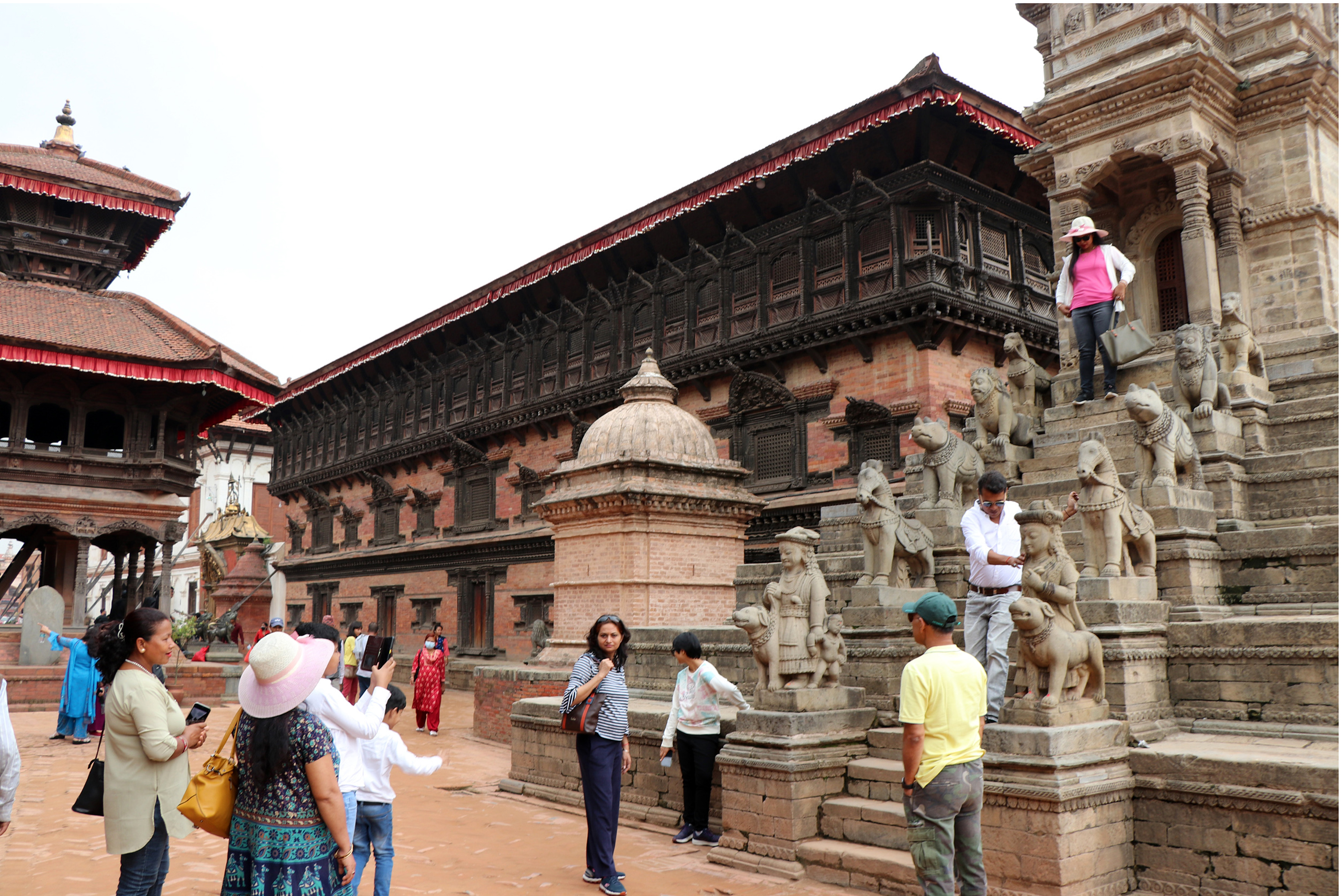 भक्तपुरमा आन्तरिक तथा  विदेशी पर्यटक