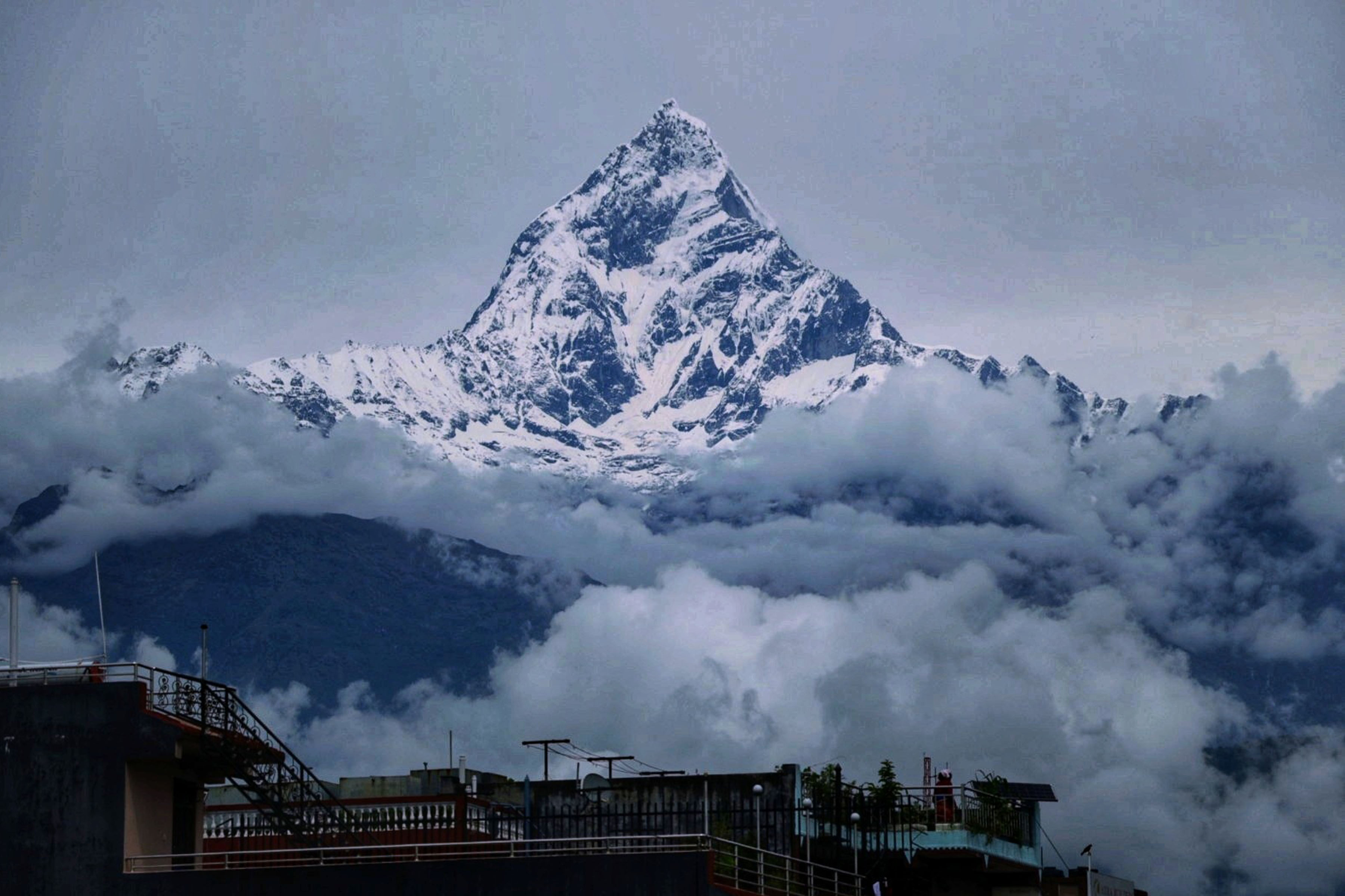 माछापुच्छ्रे हिमाल