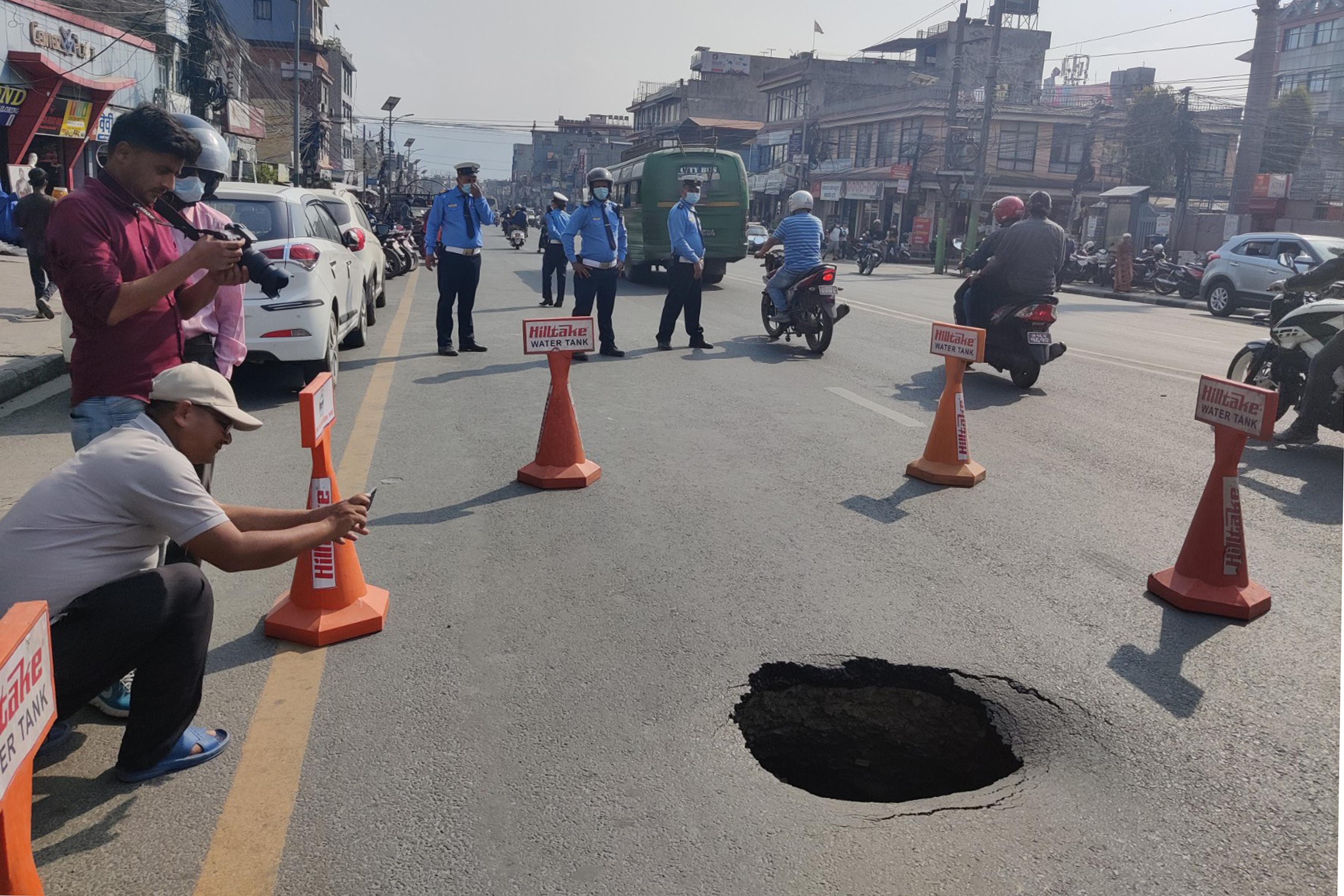 भाँसिएको सडक