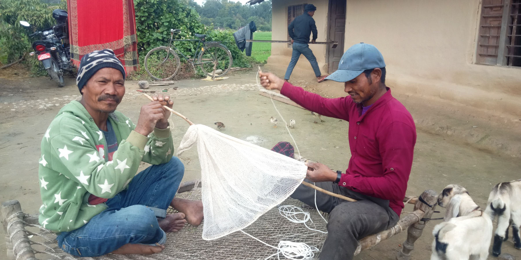 जाल बुन्दै